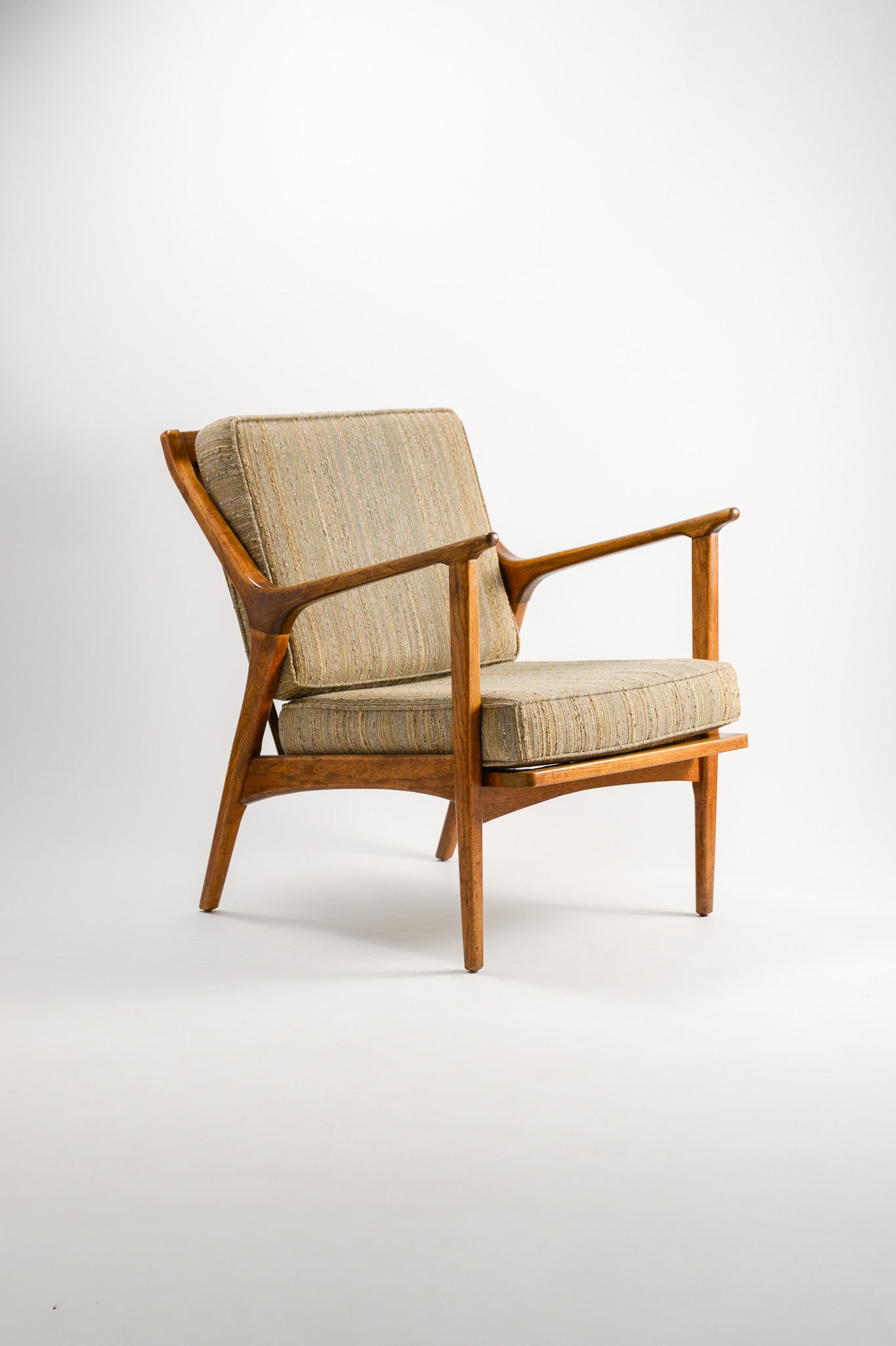 Wooden Arm Fabric Chair / 木製アームファブリックチェア