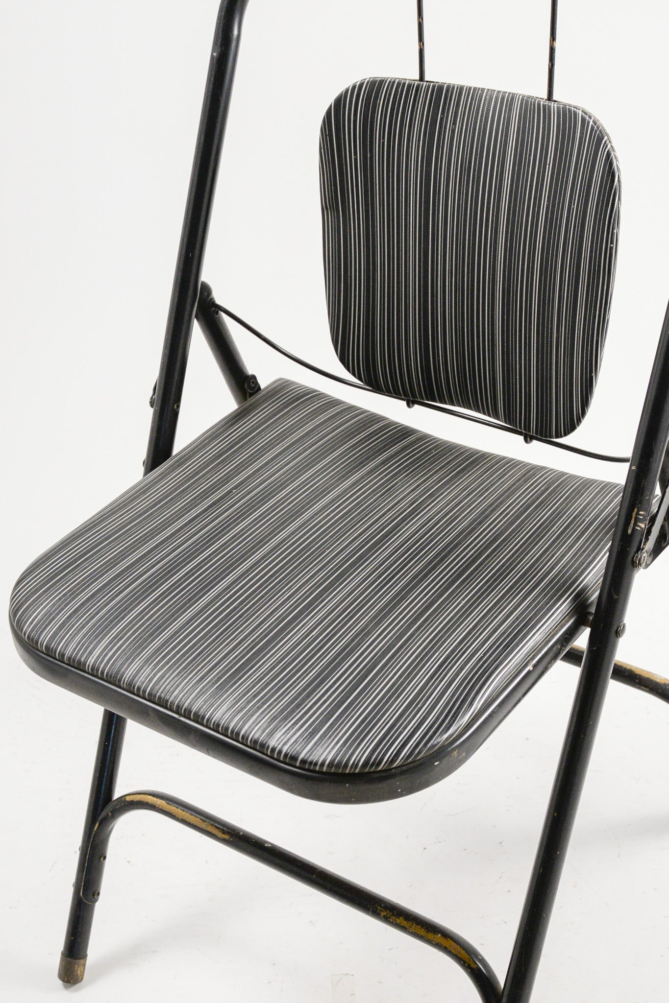 Metal Folding Chair / 金属フレームの折りたたみ椅子