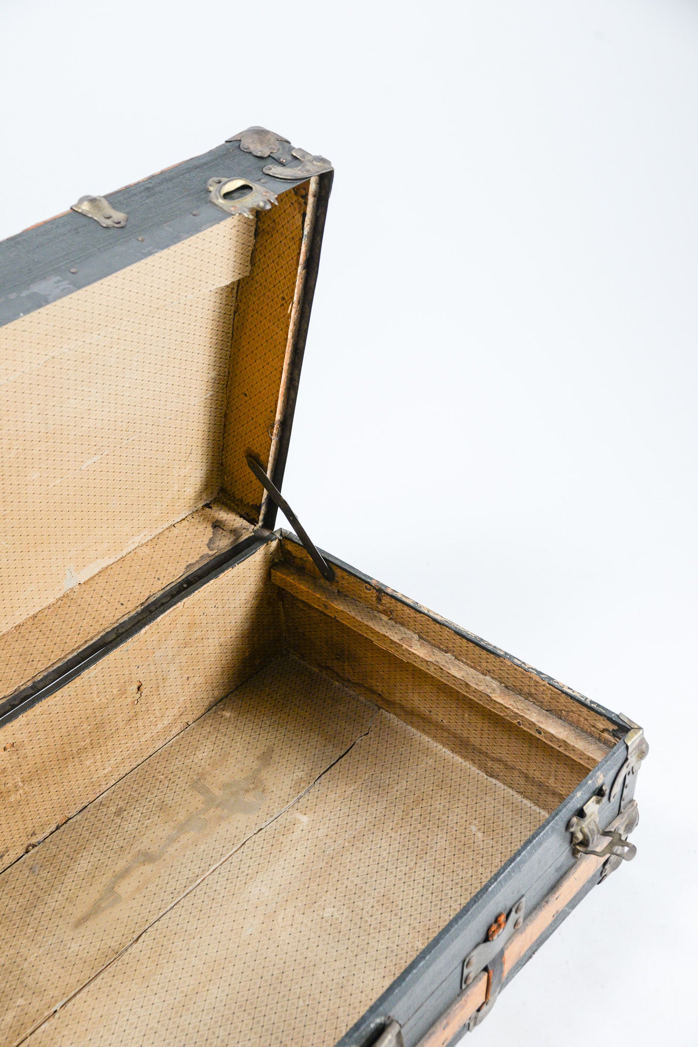 Vintage Black Steam Trunk / 黒トランク