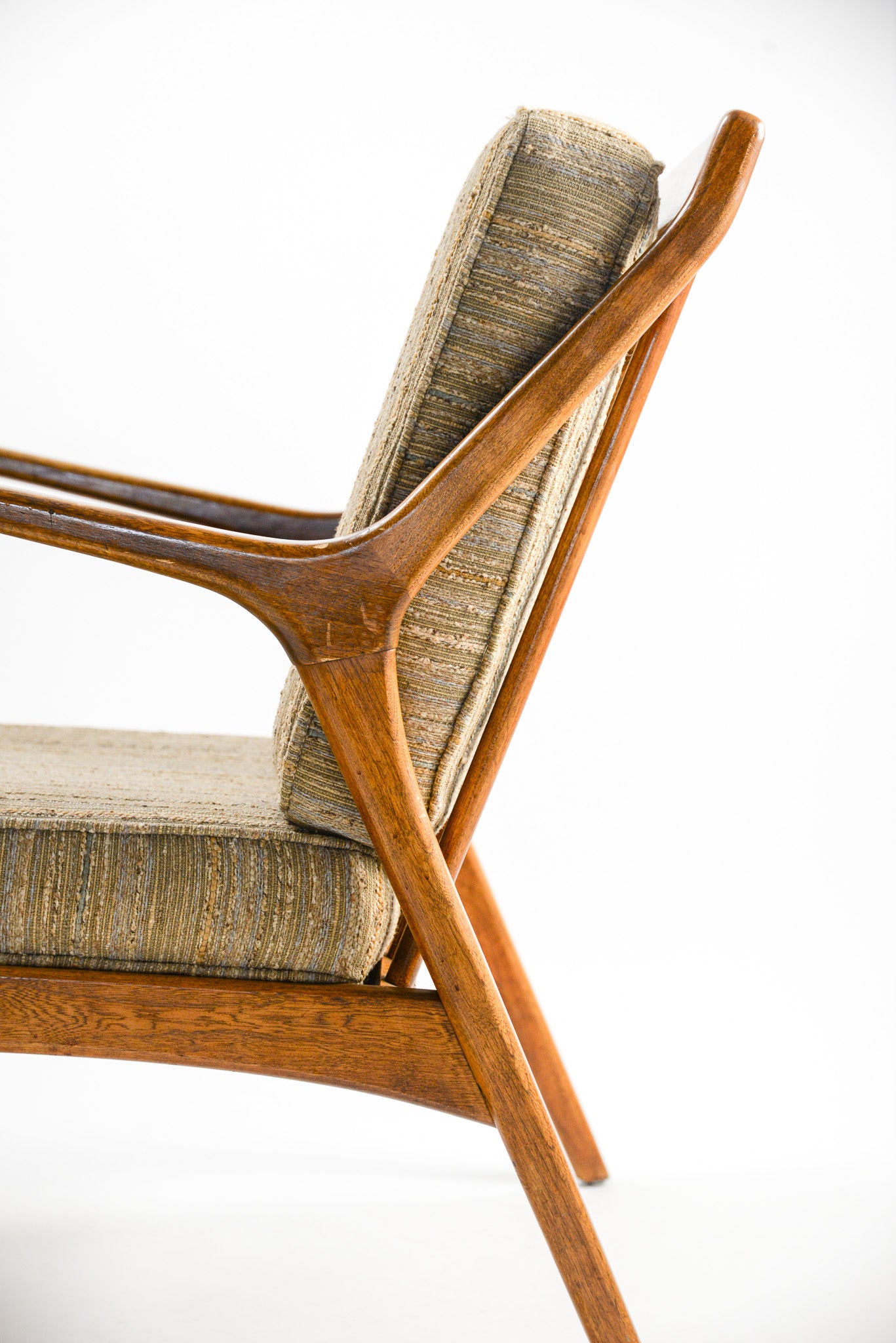 Wooden Arm Fabric Chair / 木製アームファブリックチェア
