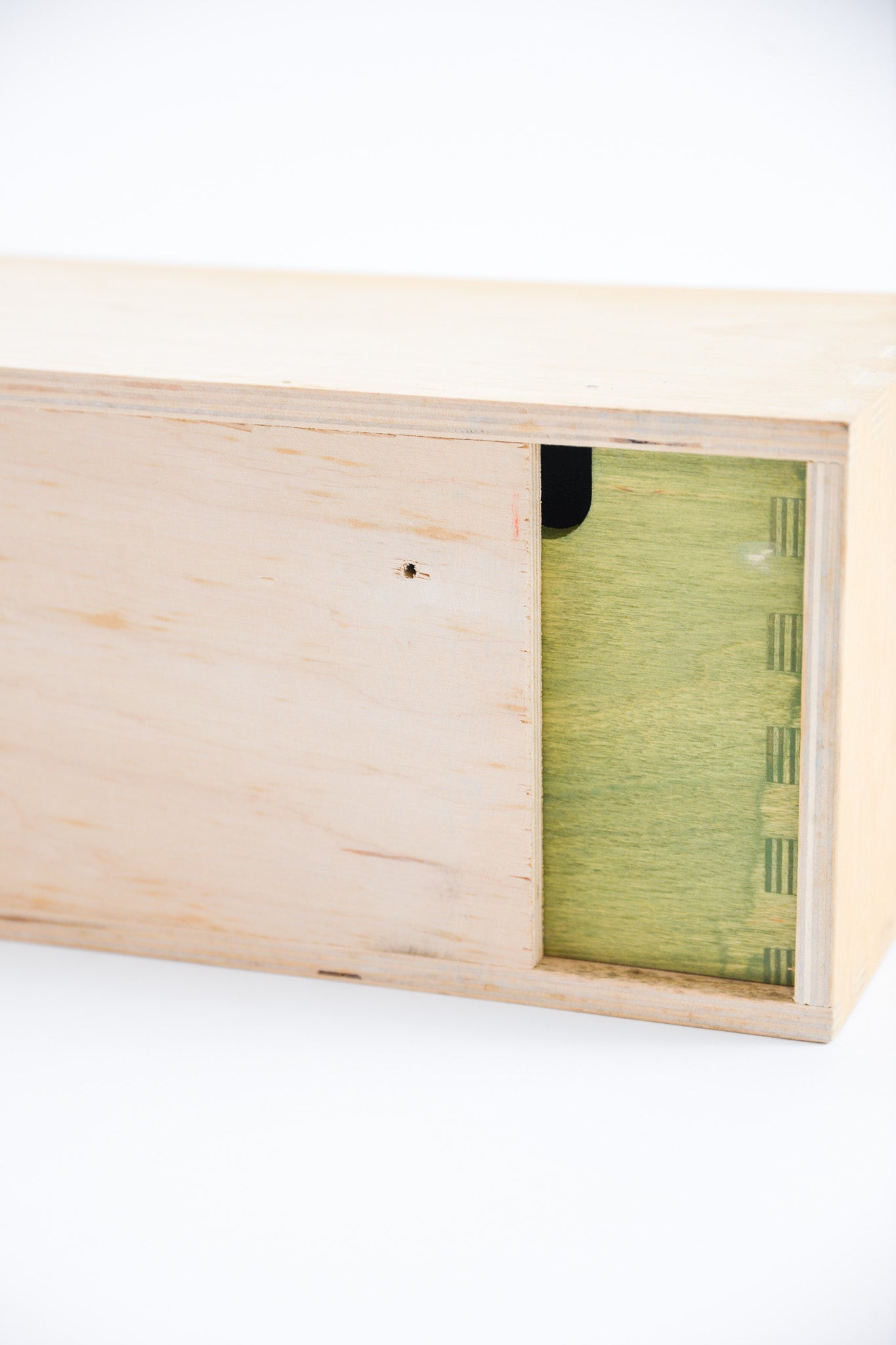 Wall-mounted 5-Drawer Chest / 壁付けの5連引き出し