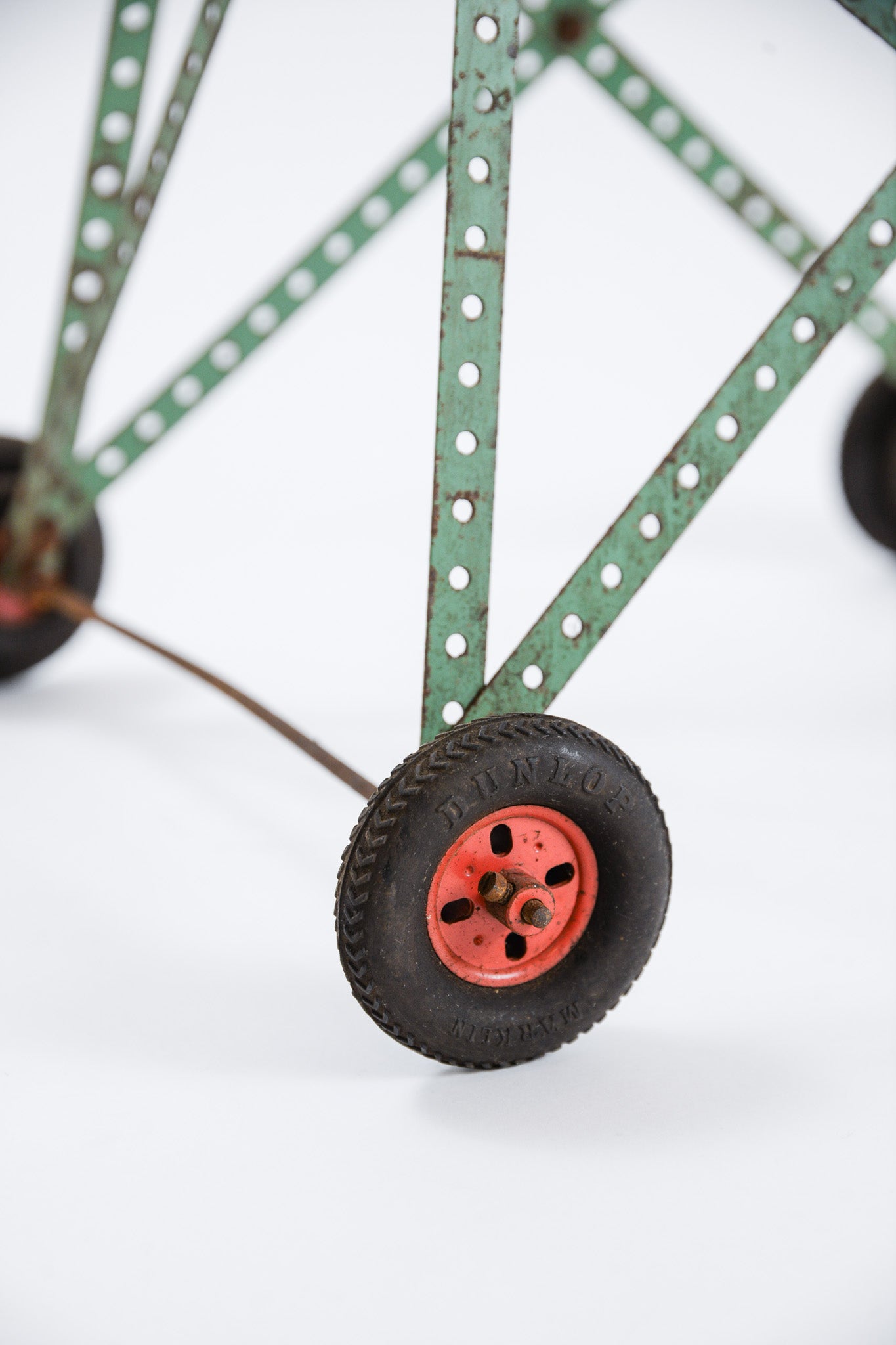 Metal Tower with Wheels / メタルタイヤ付きの塔