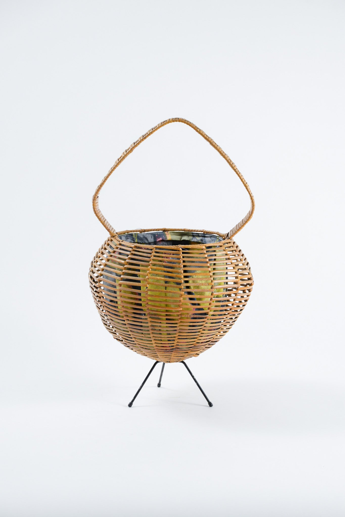 3-Legged Woven Basket / 3本脚のバスケット