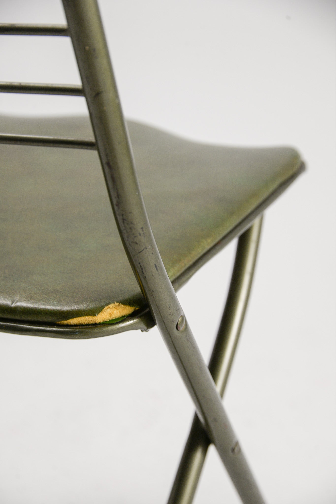 Metal Folding Chair / メタル折りたたみ椅子