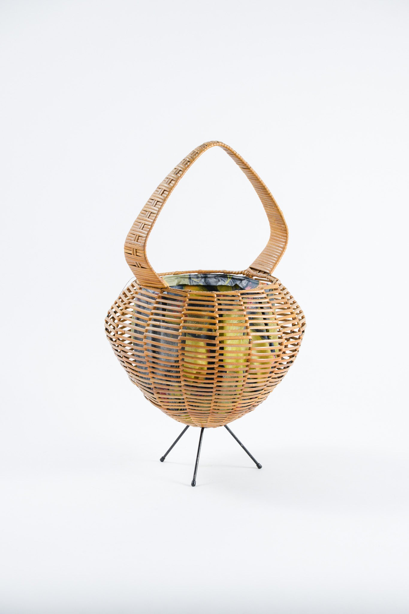3-Legged Woven Basket / 3本脚のバスケット