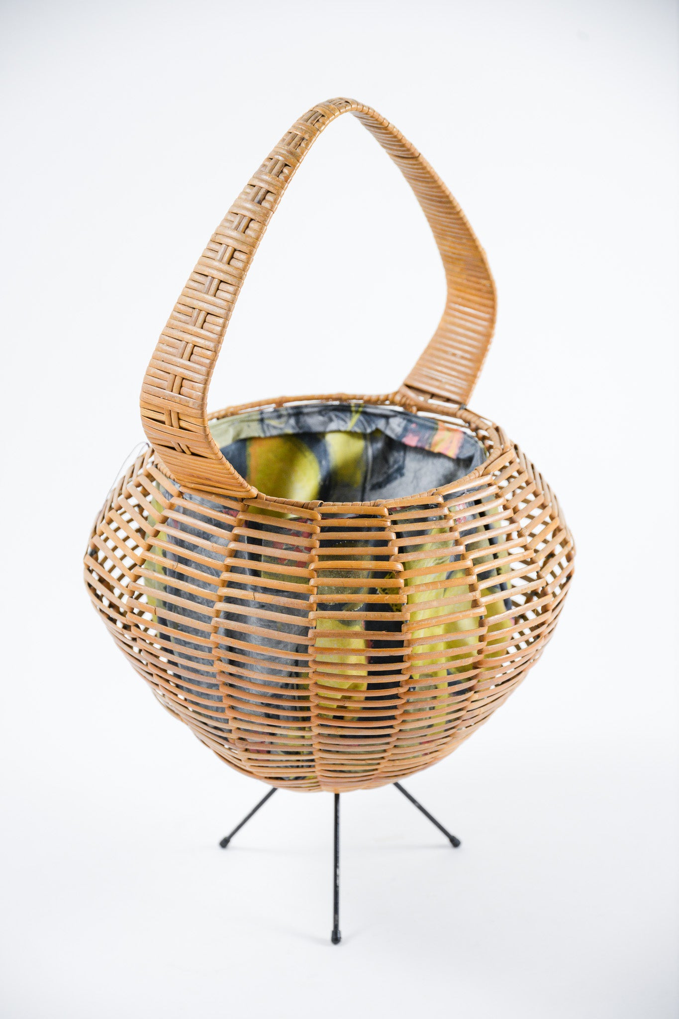 3-Legged Woven Basket / 3本脚のバスケット