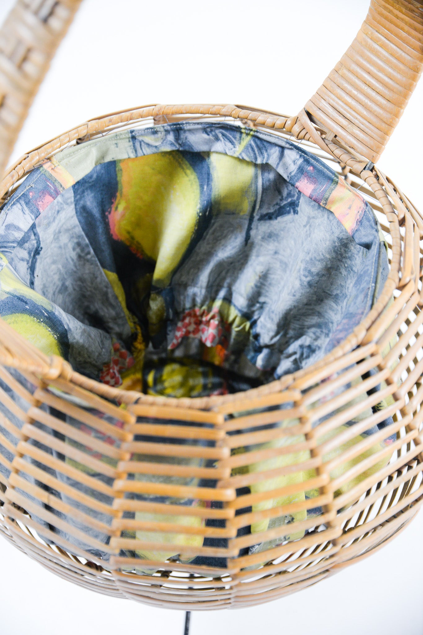 3-Legged Woven Basket / 3本脚のバスケット