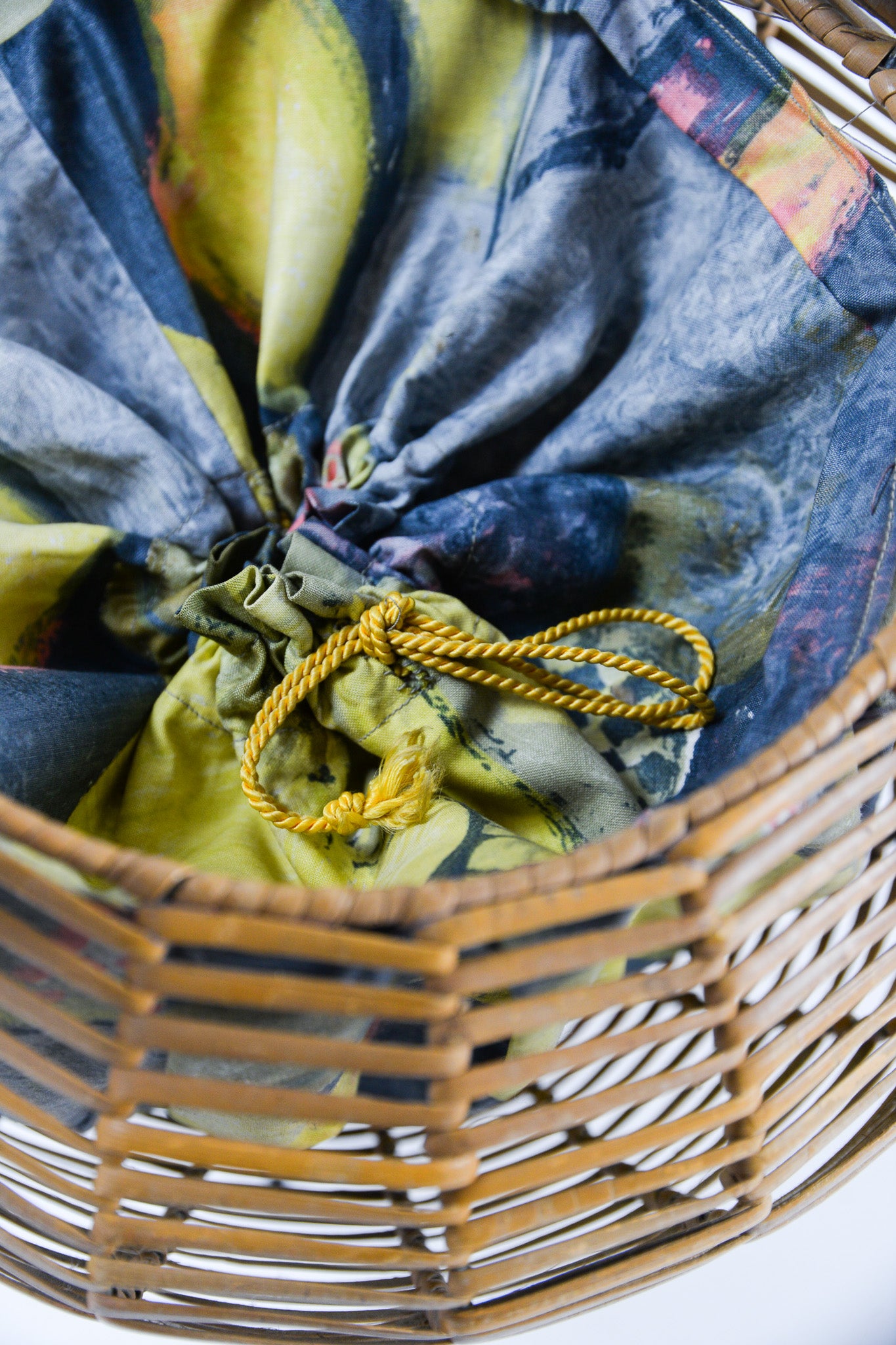 3-Legged Woven Basket / 3本脚のバスケット