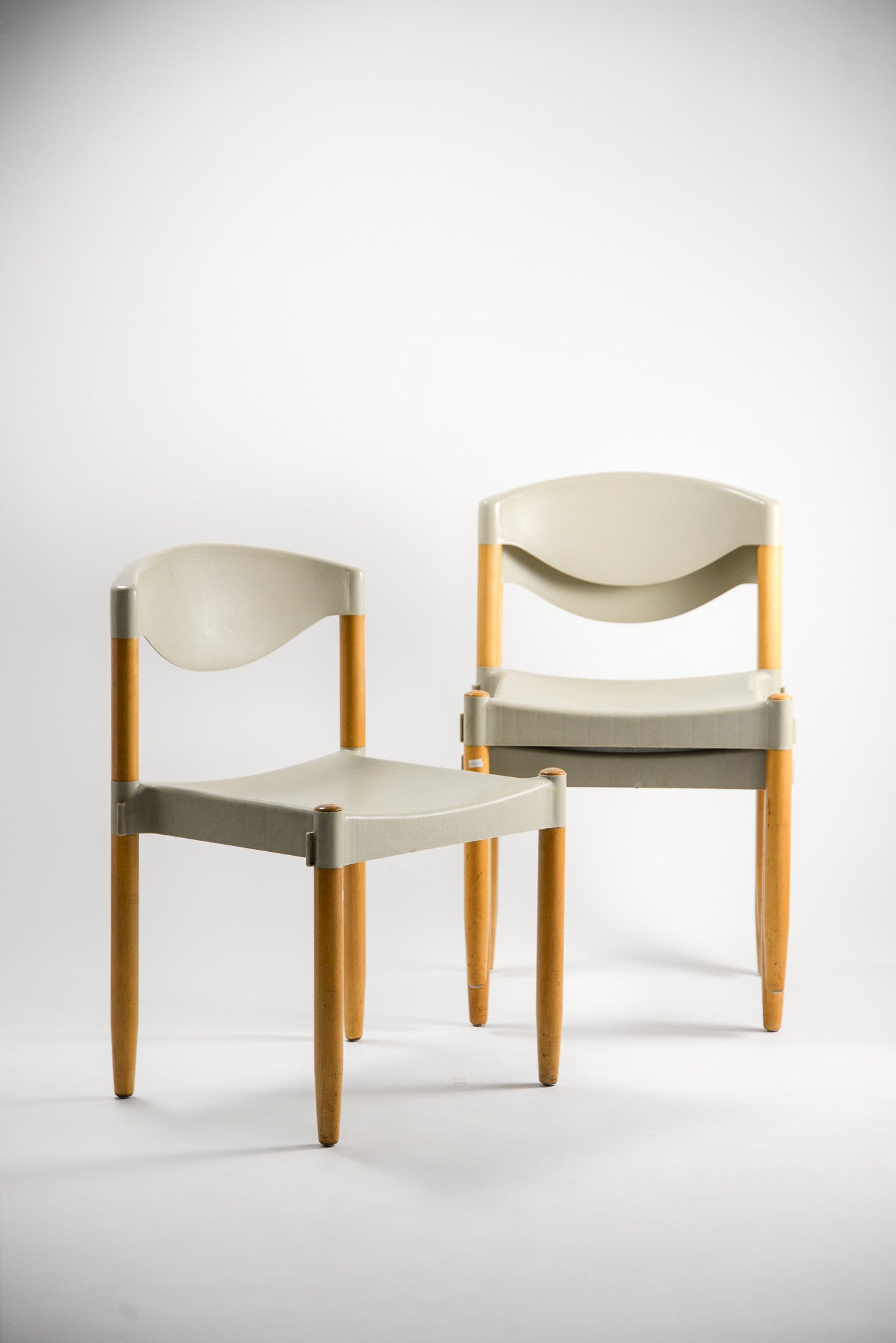 Stacking The Strax chair by CASARA / スタッキング Straxチェア CASALA