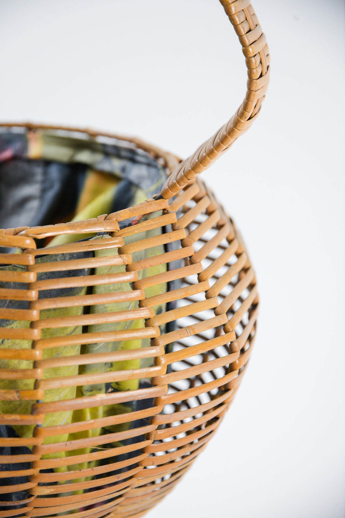 3-Legged Woven Basket / 3本脚のバスケット