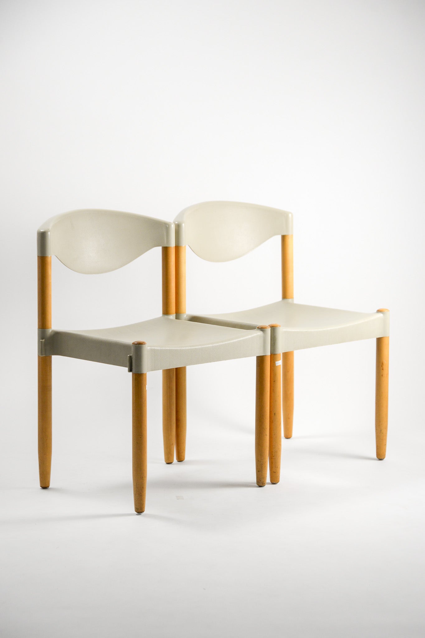 Stacking The Strax chair by CASARA / スタッキング Straxチェア CASALA