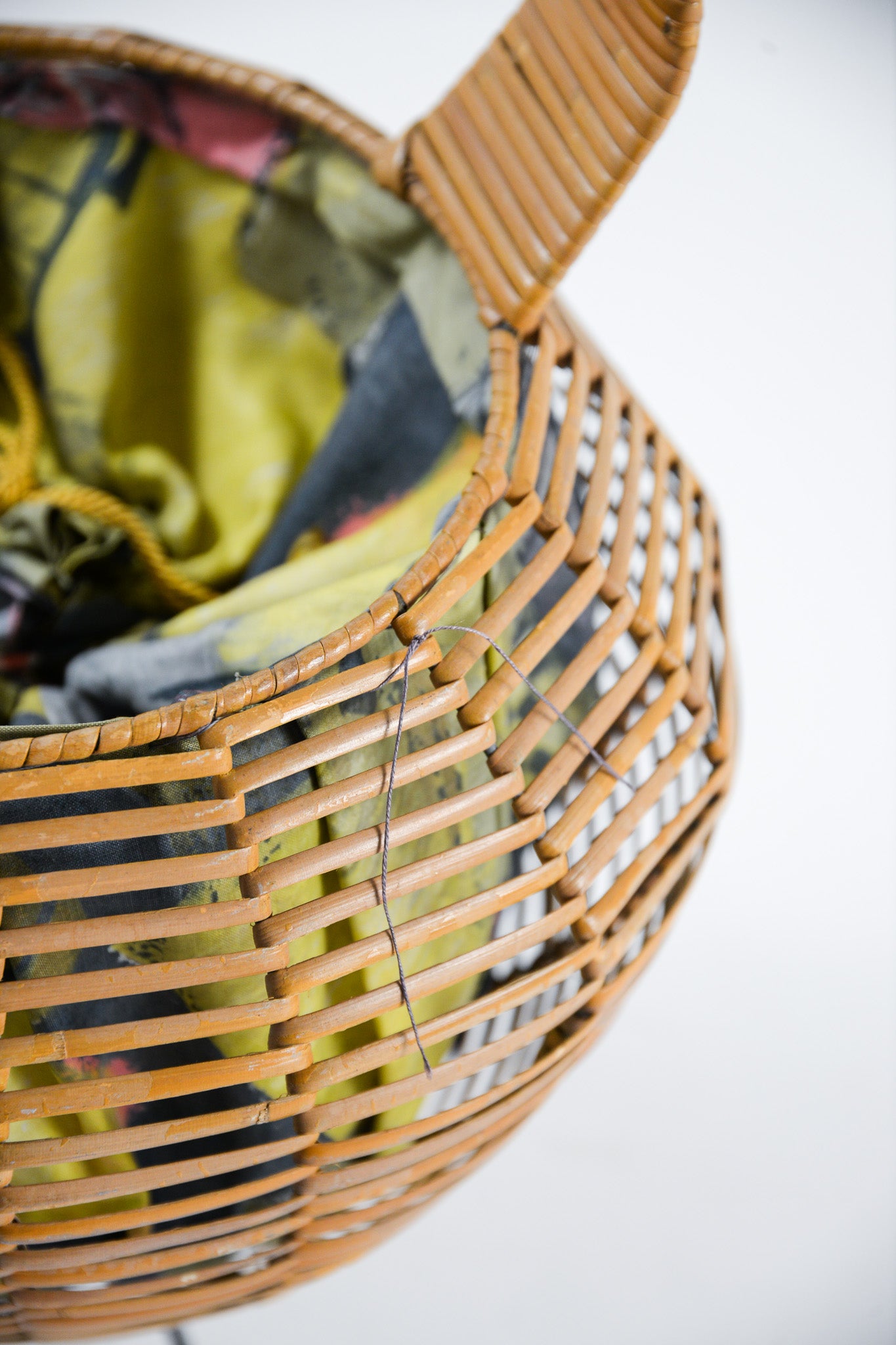 3-Legged Woven Basket / 3本脚のバスケット