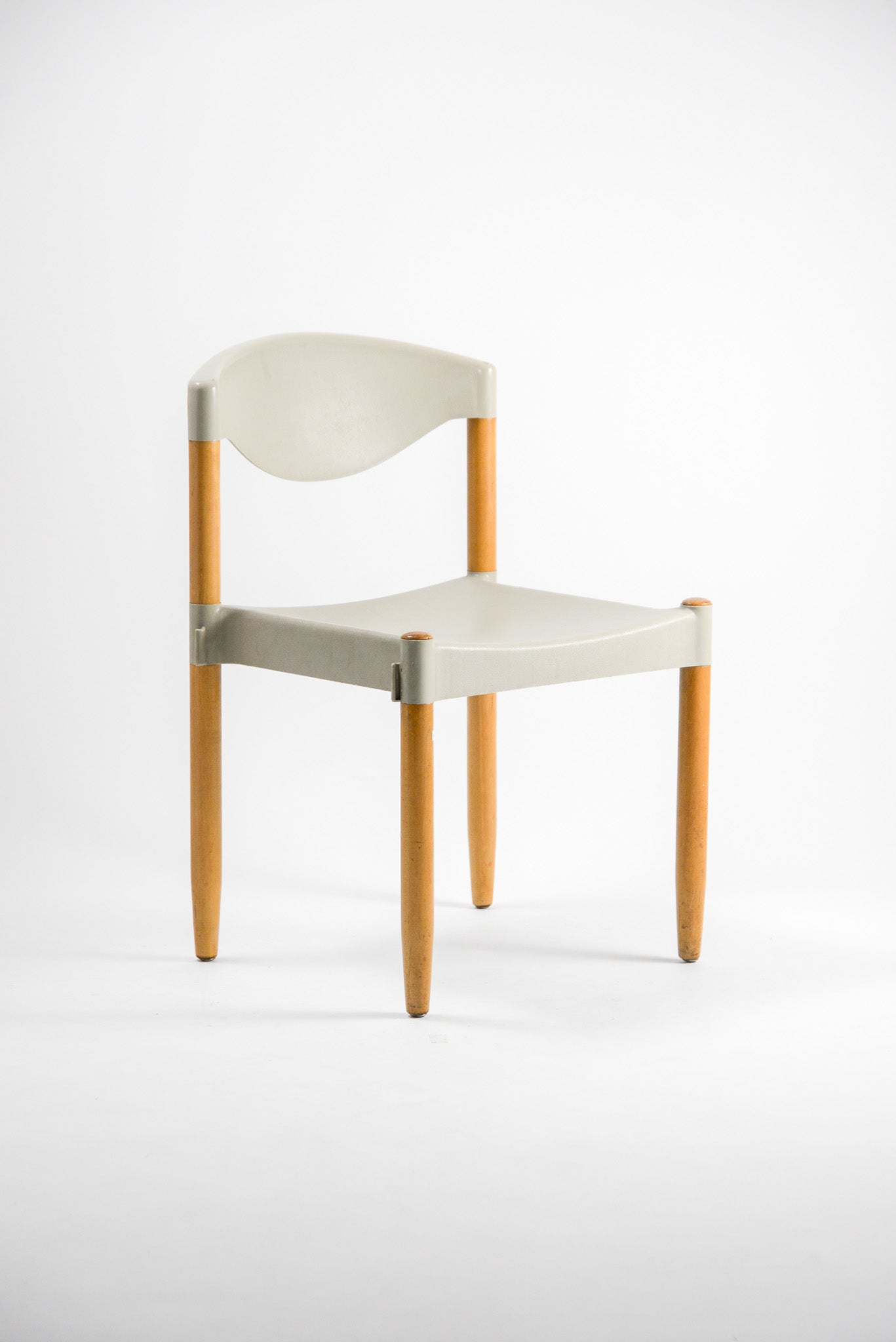 Stacking The Strax chair by CASARA / スタッキング Straxチェア CASARA