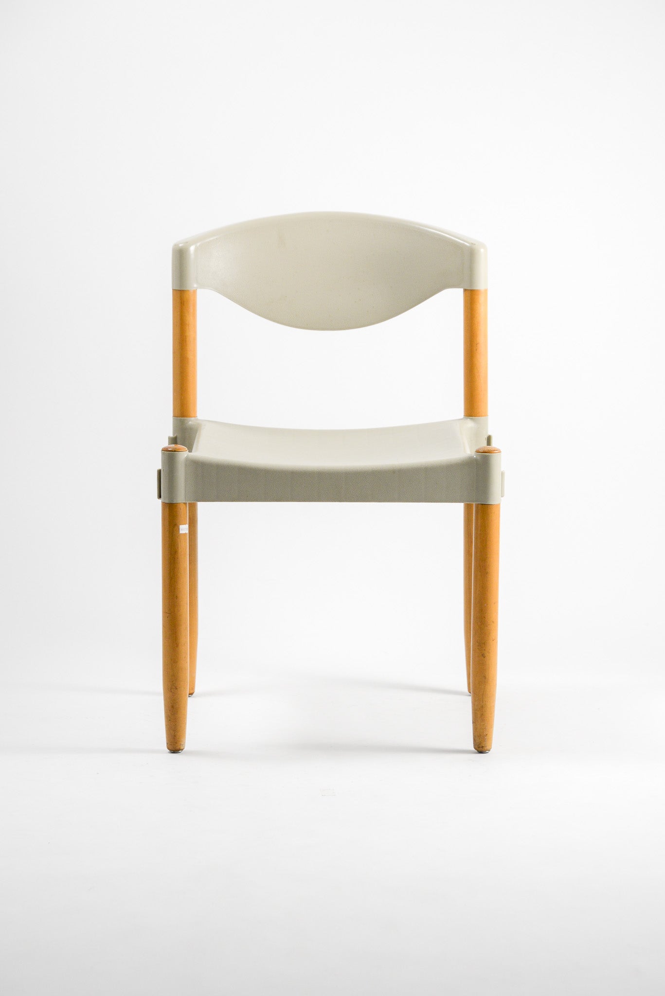 Stacking The Strax chair by CASARA / スタッキング Straxチェア CASARA