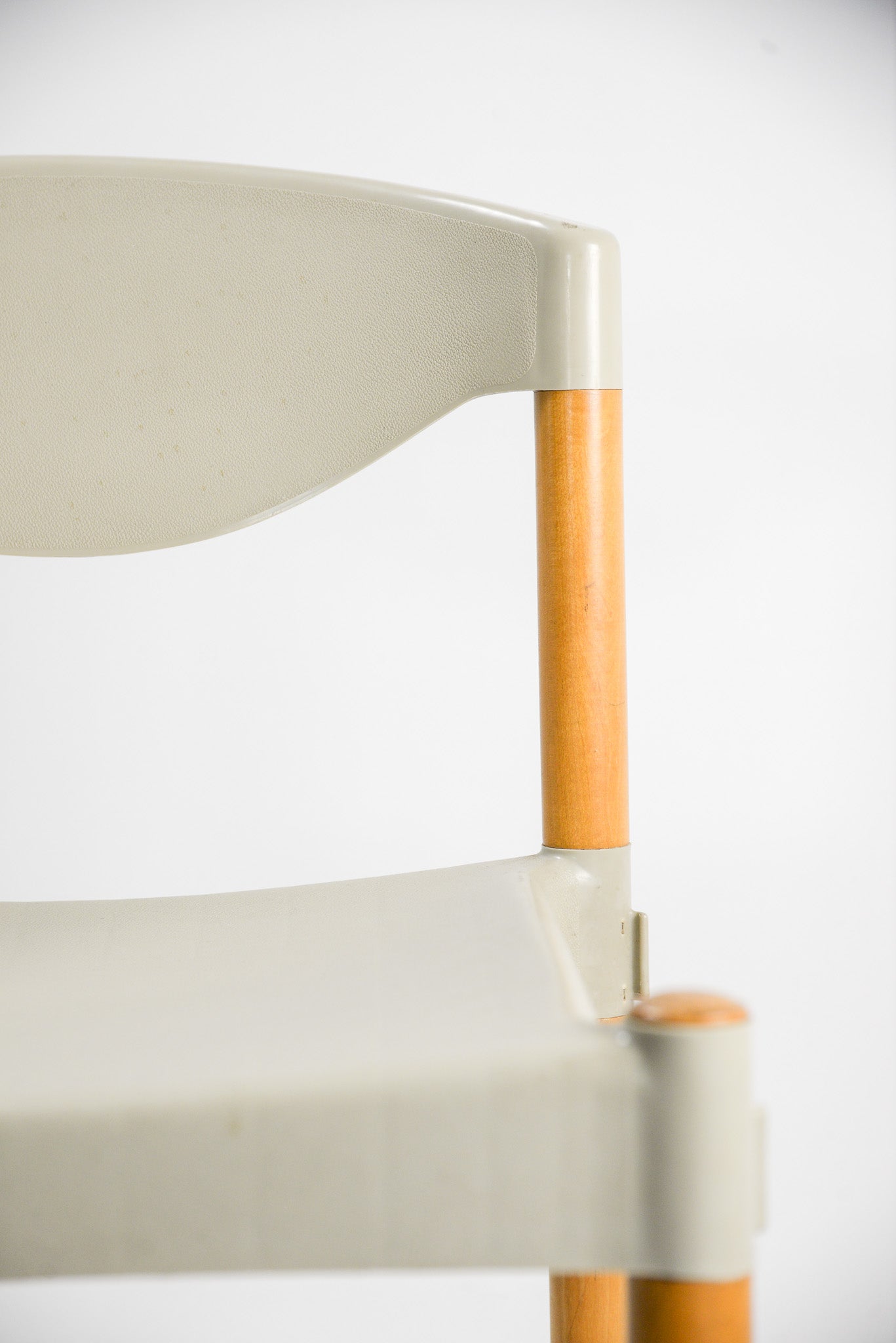 Stacking The Strax chair by CASARA / スタッキング Straxチェア CASARA