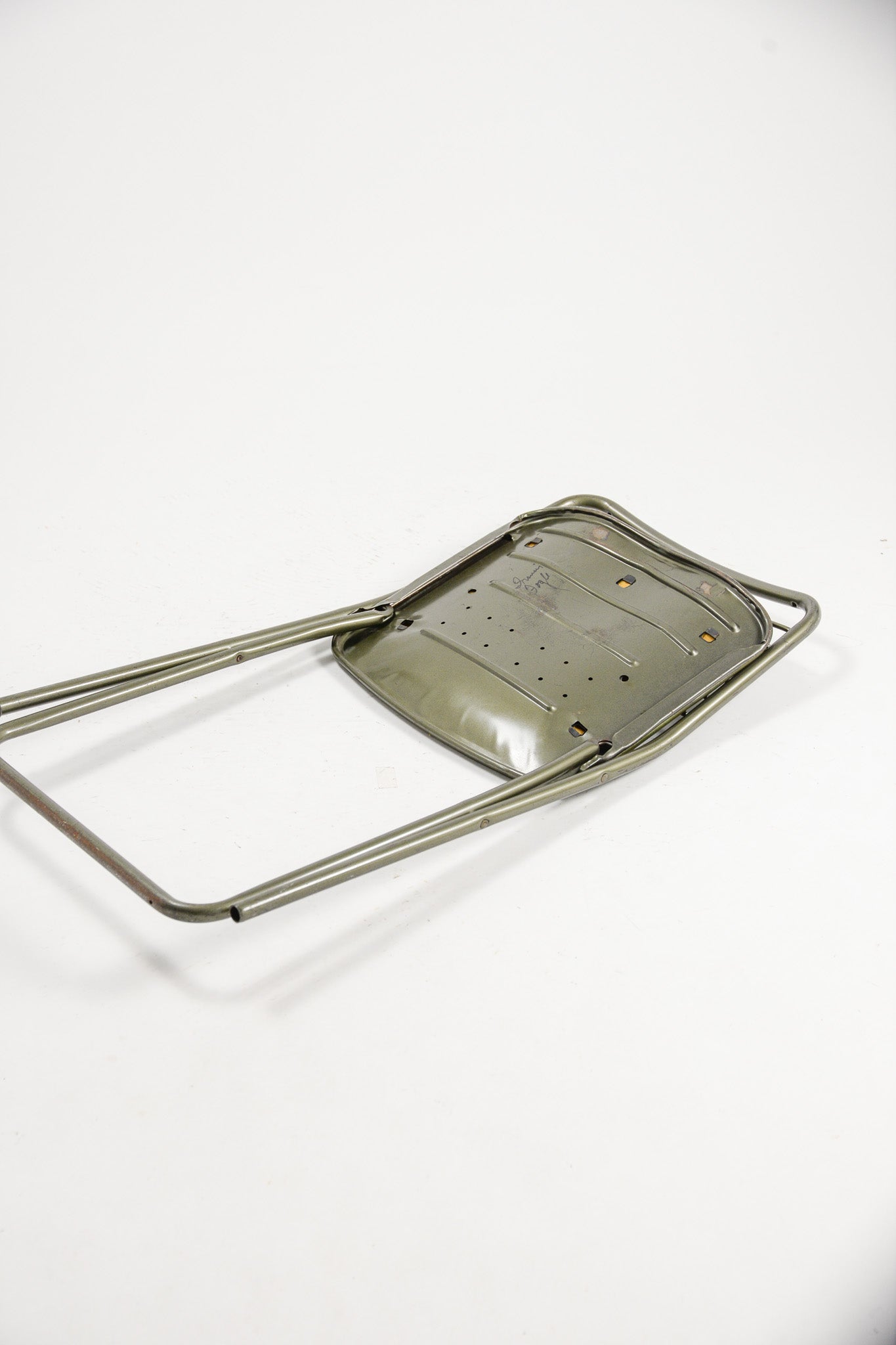 Metal Folding Chair / メタル折りたたみ椅子