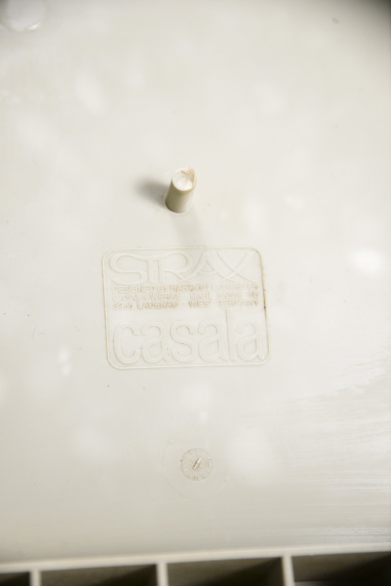Stacking The Strax chair by CASARA / スタッキング Straxチェア CASARA