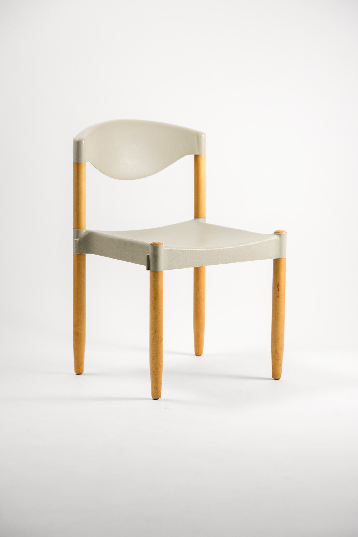 Stacking The Strax chair by CASARA / スタッキング Straxチェア CASALA