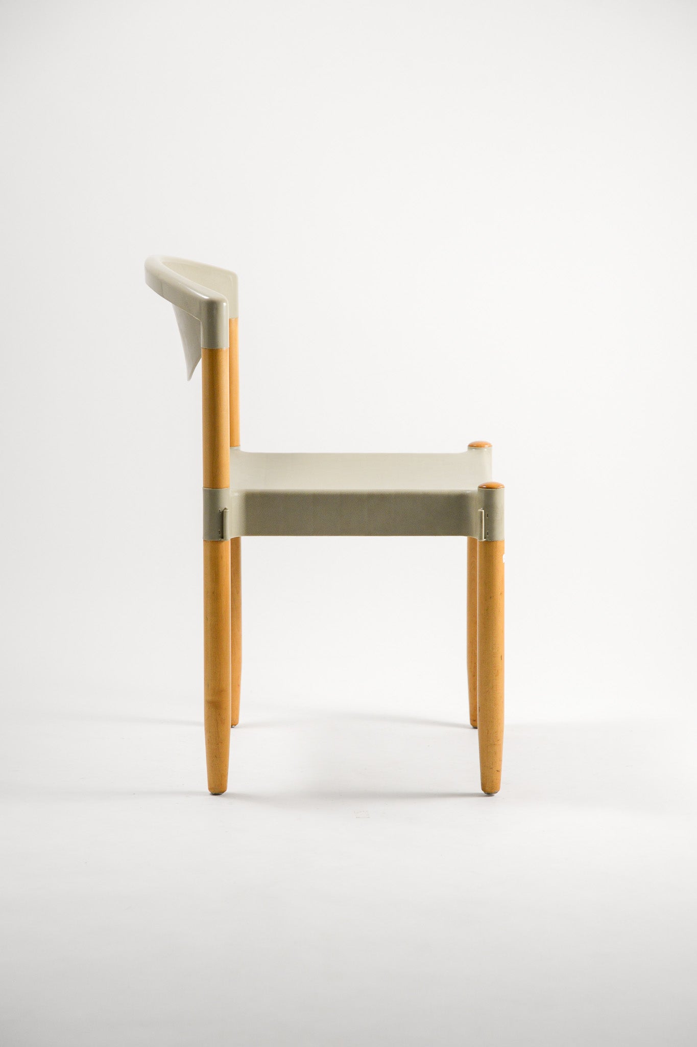 Stacking The Strax chair by CASARA / スタッキング Straxチェア CASALA