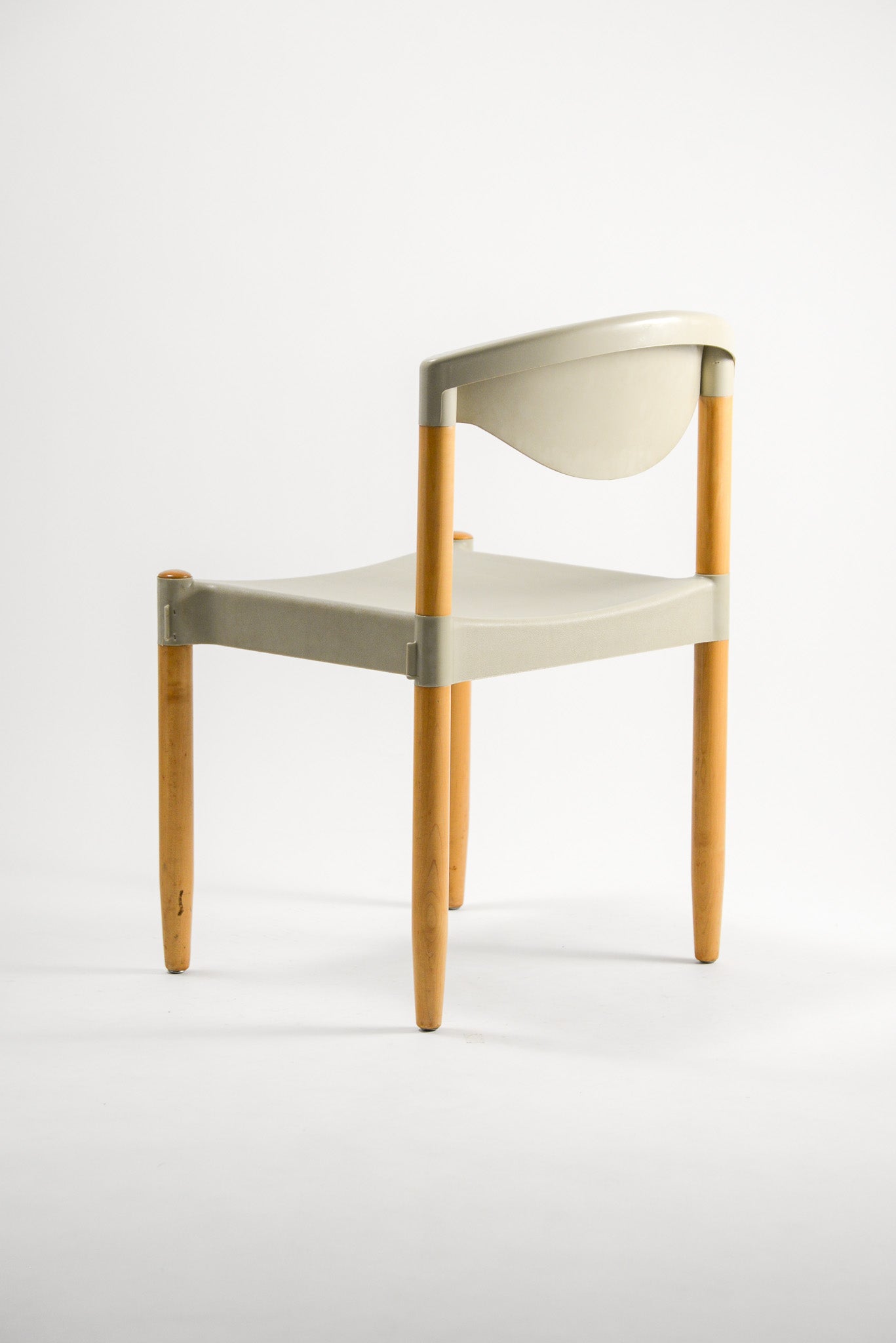 Stacking The Strax chair by CASARA / スタッキング Straxチェア CASALA