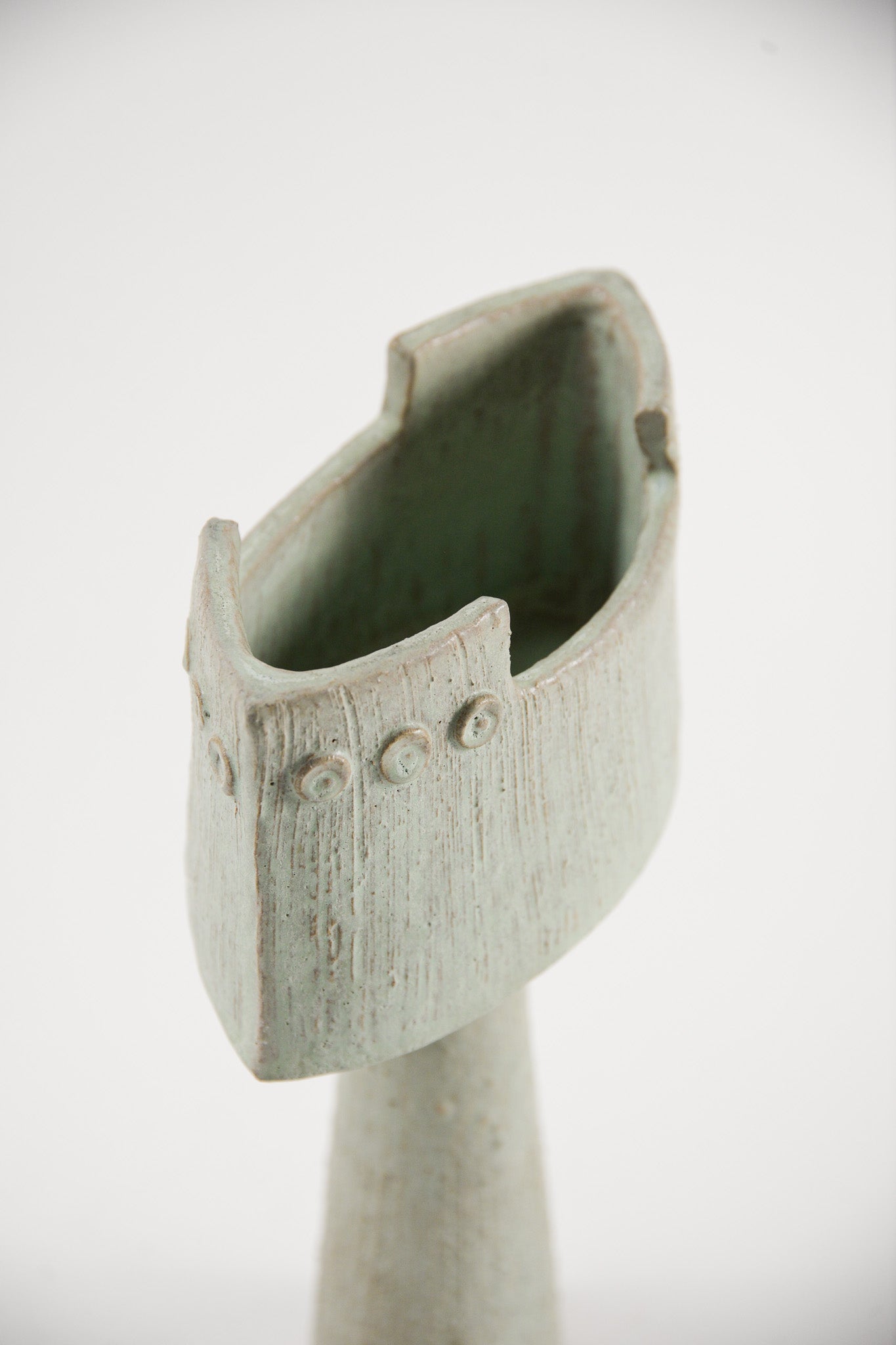 Ceramic Pedestal Stand / 高杯型の陶器