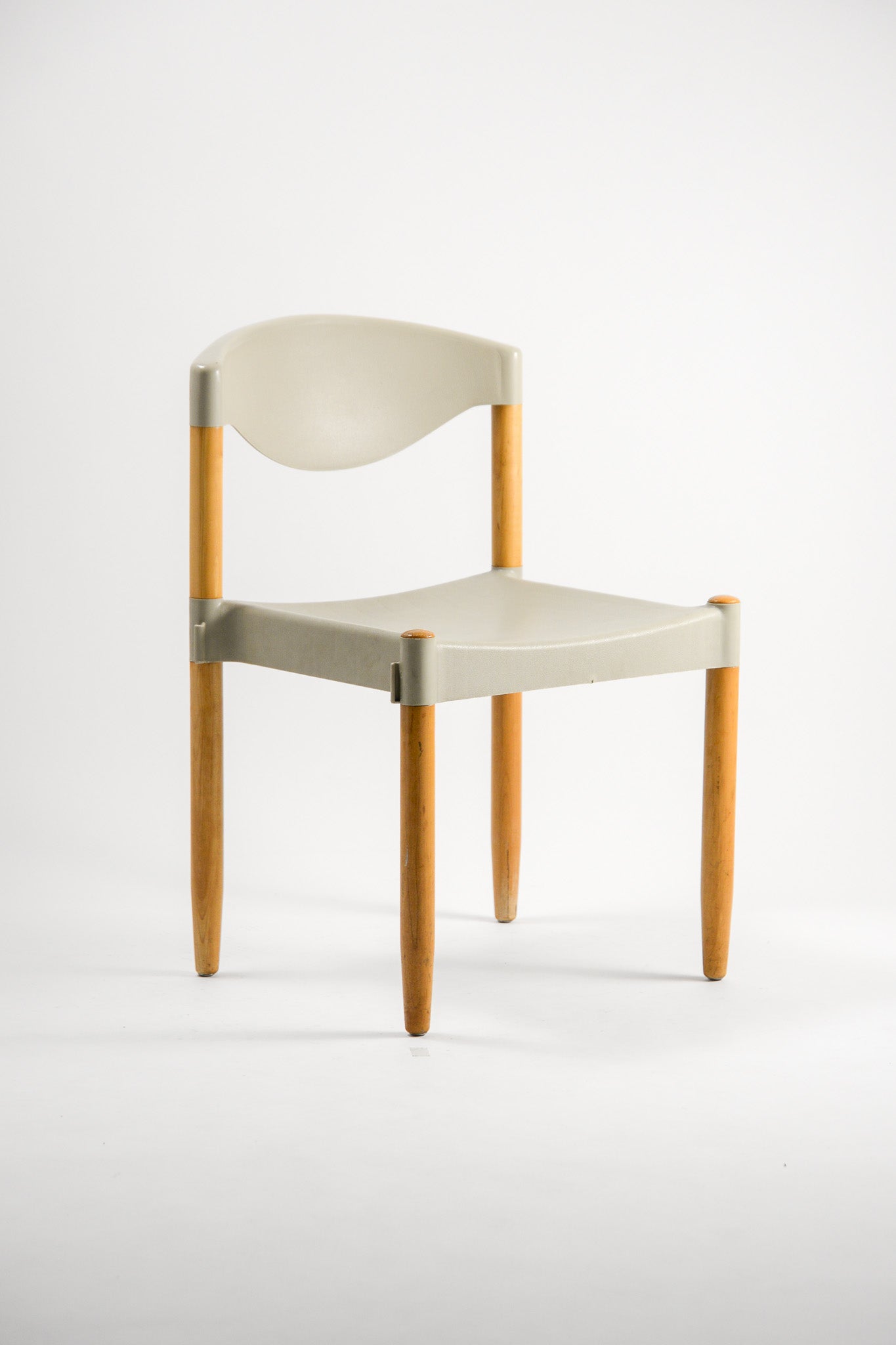 Stacking The Strax chair by CASARA / スタッキング Straxチェア CASARA