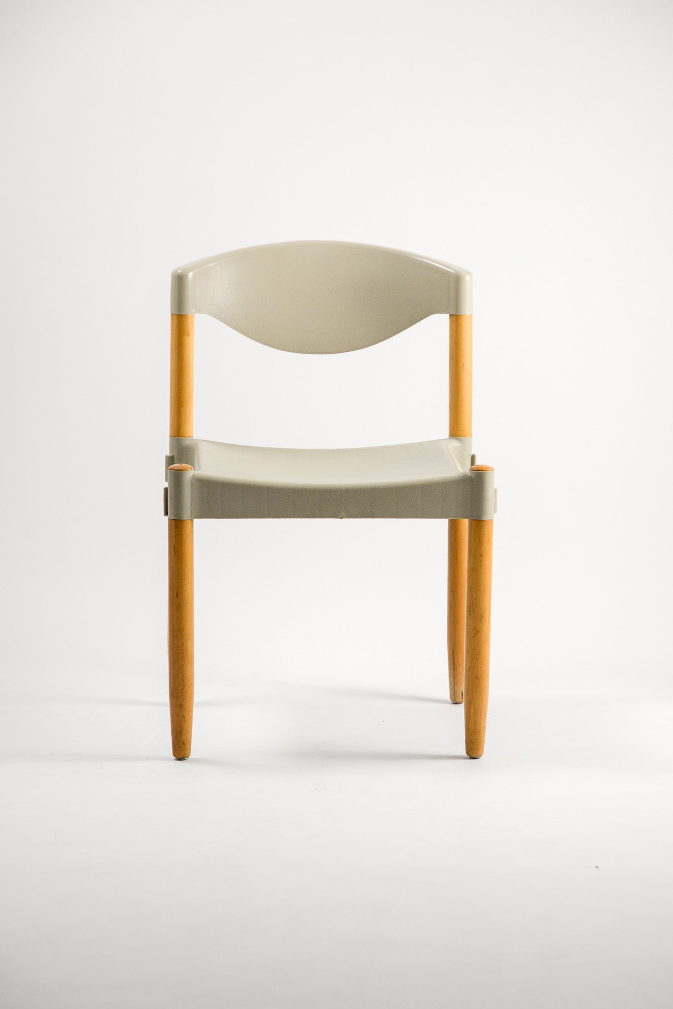 Stacking The Strax chair by CASARA / スタッキング Straxチェア CASARA