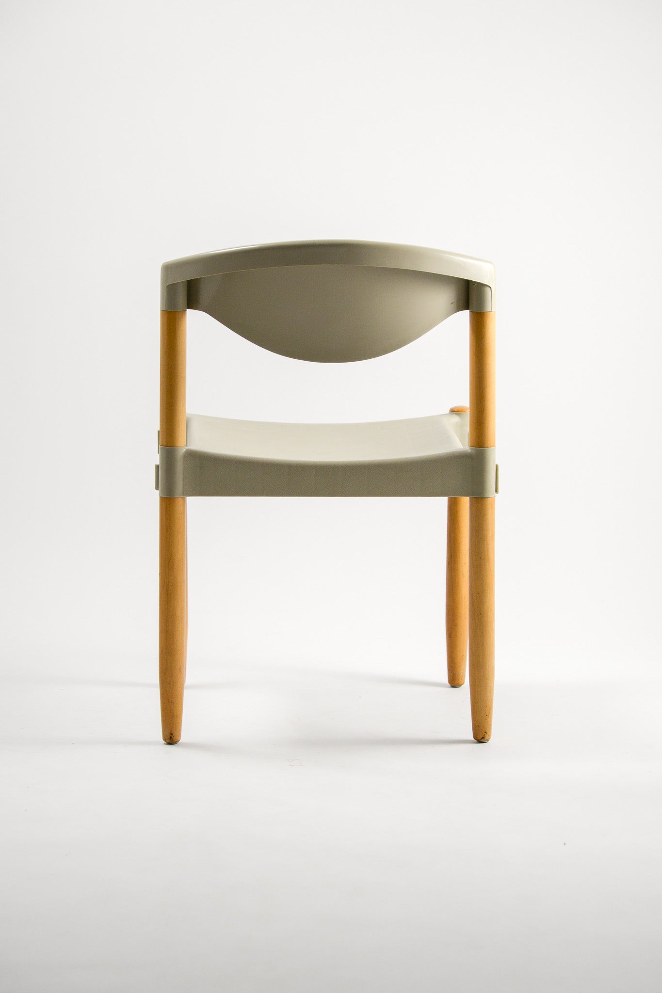 Stacking The Strax chair by CASARA / スタッキング Straxチェア CASARA