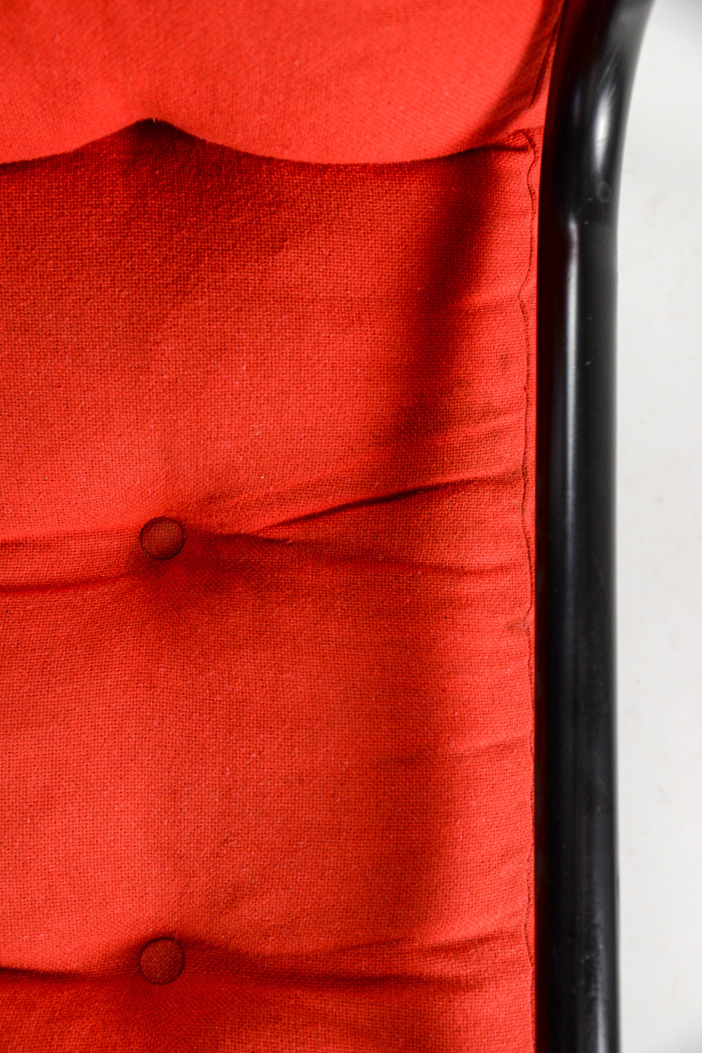 Red Fabric Armchair / 赤ファブリック アームチェア – STORE IN