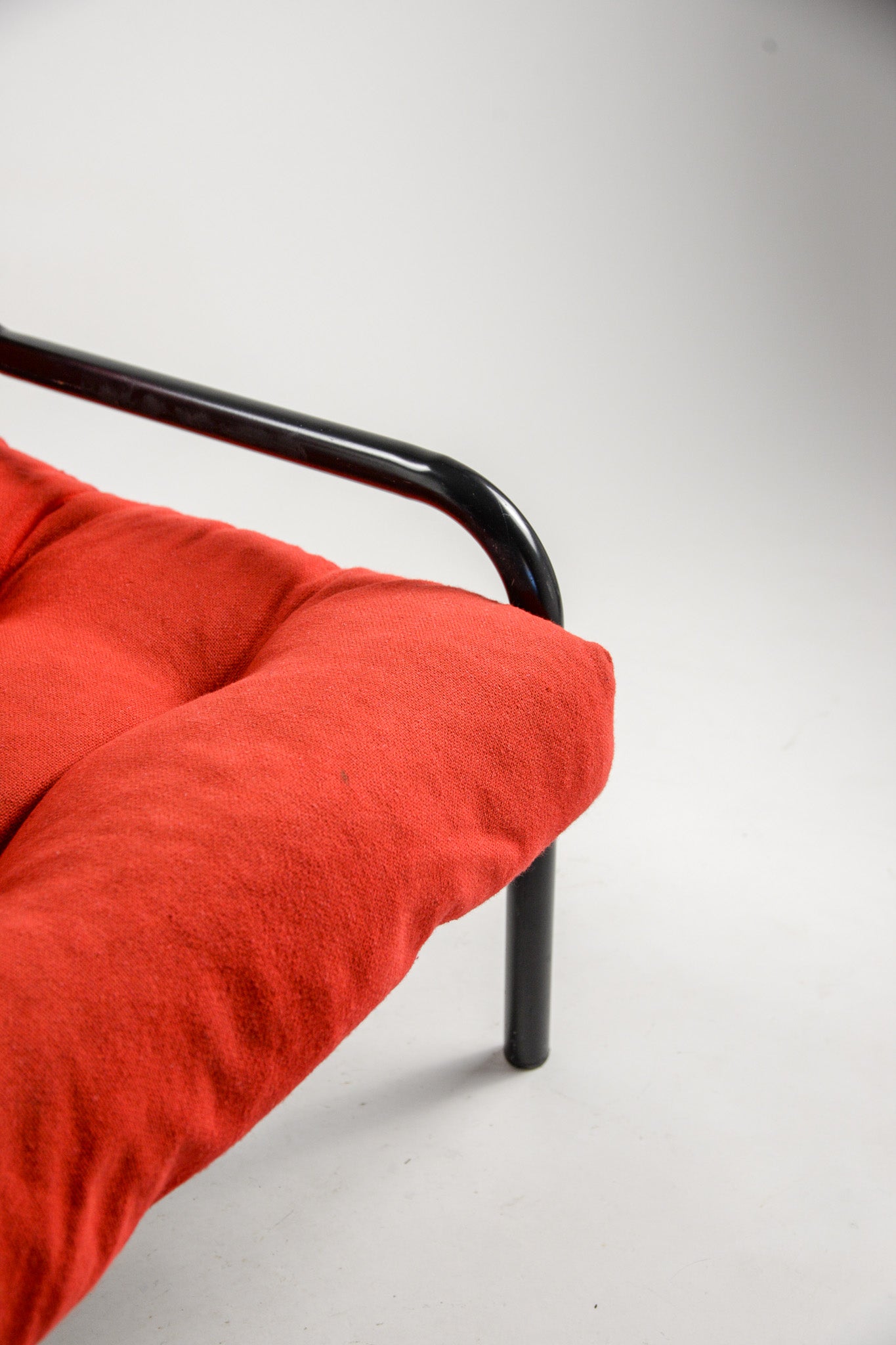 Red Fabric Armchair / 赤ファブリック アームチェア – STORE IN