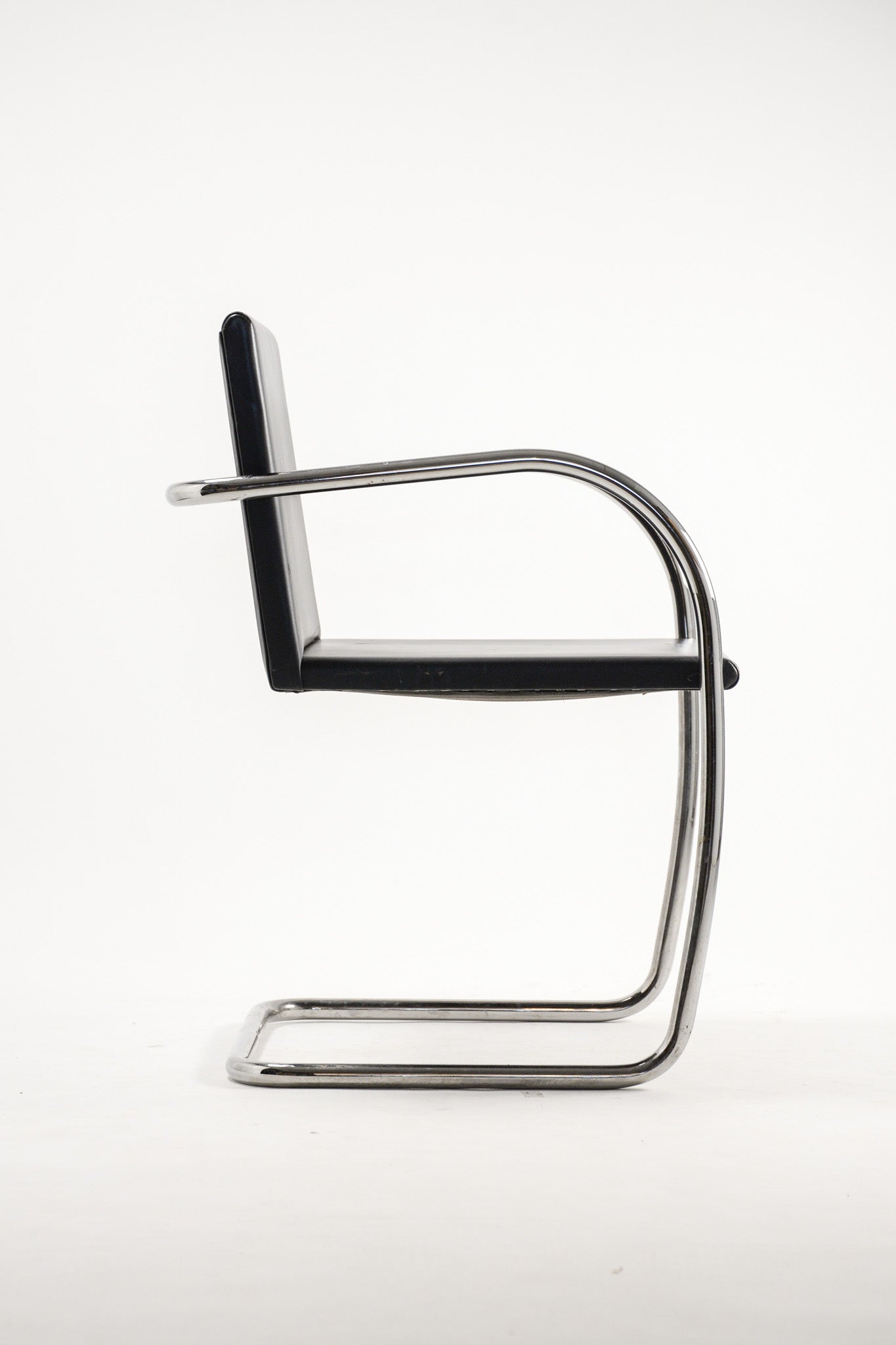 Black Leather Cantilever Chair / 黒レザーカンチレバーチェア