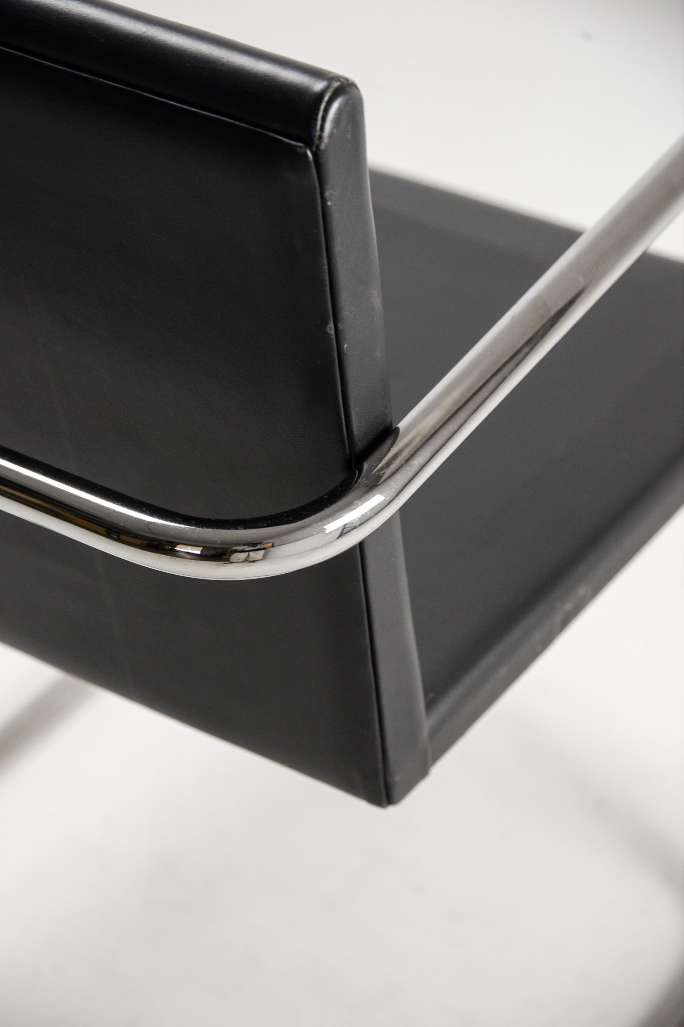Black Leather Cantilever Chair / 黒レザーカンチレバーチェア