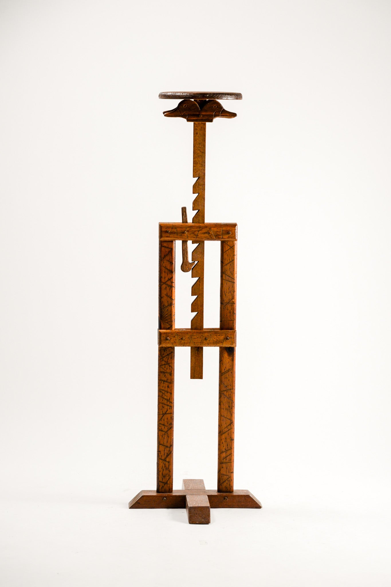 Wooden Adjustable Display Stand with Ratchet Mechanism / ラチェット式 木製アジャスタブル・ディスプレイスタンド