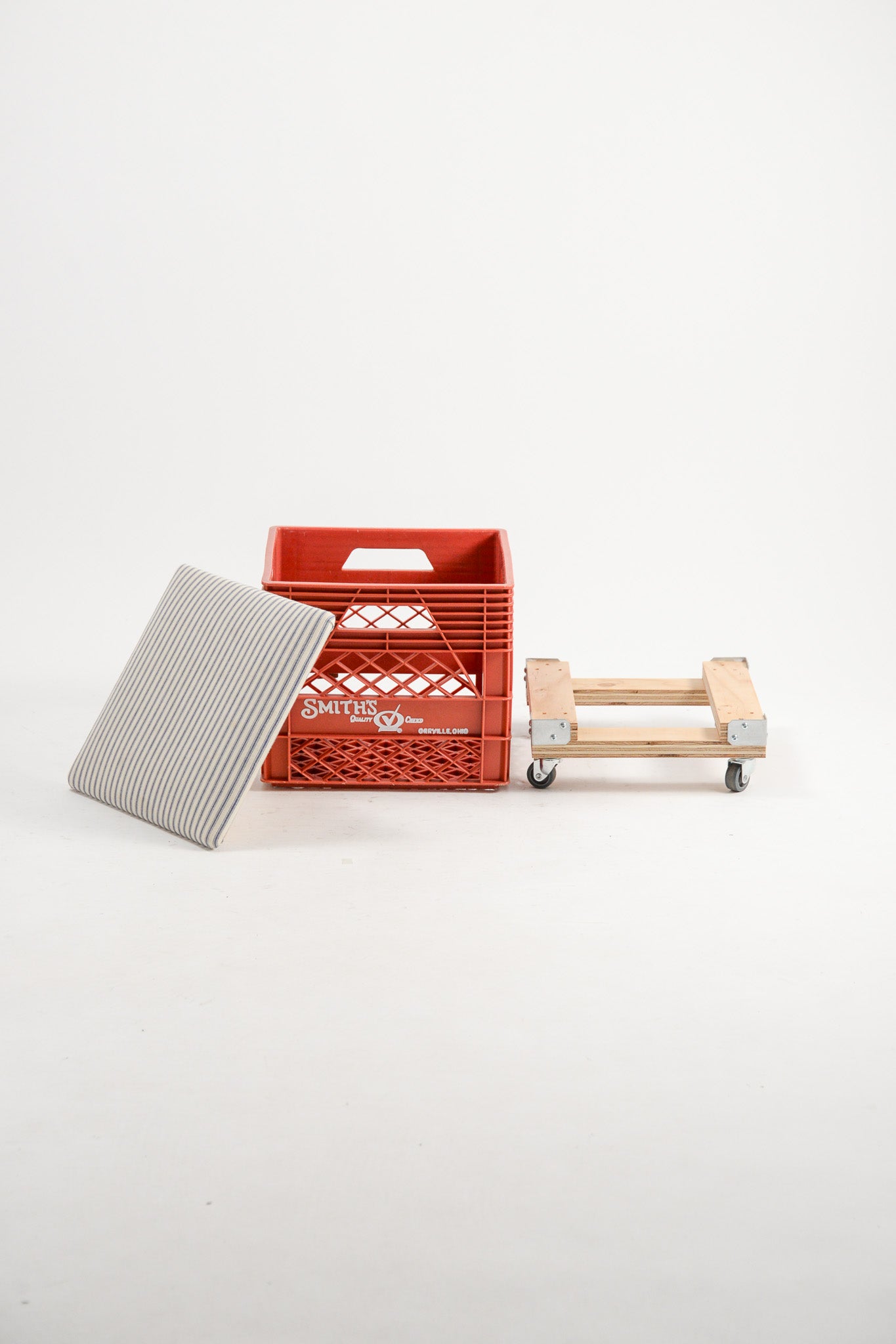 Caster Red Crate Stool / キャスター付きクレート(赤) スツール