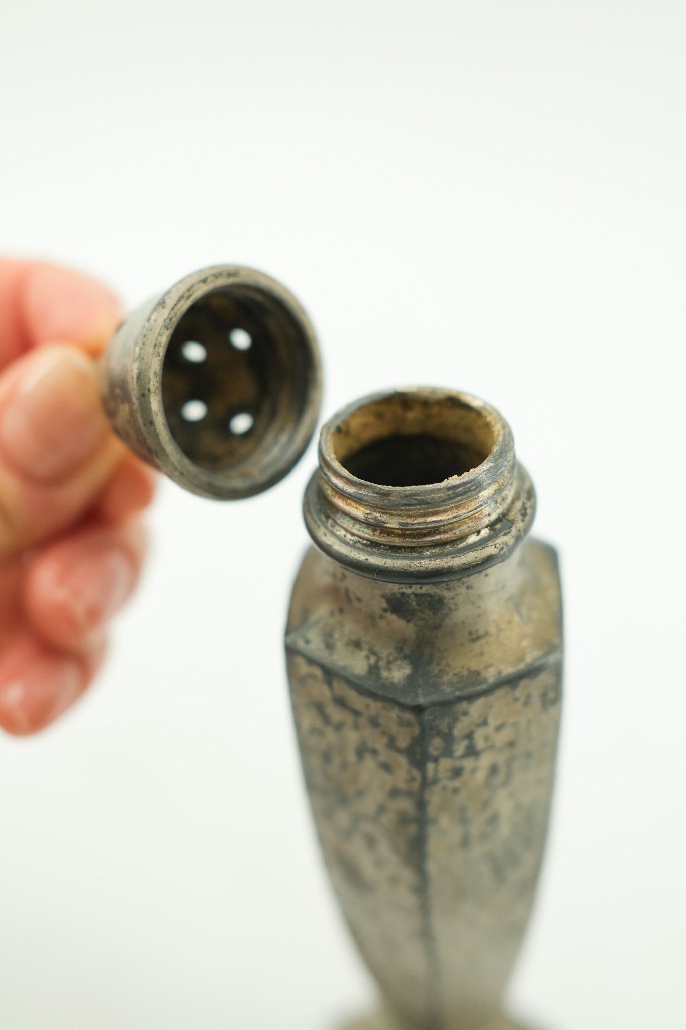 Antique Metal Pepper & Salt Shaker / アンティークメタルスパイスシェーカー