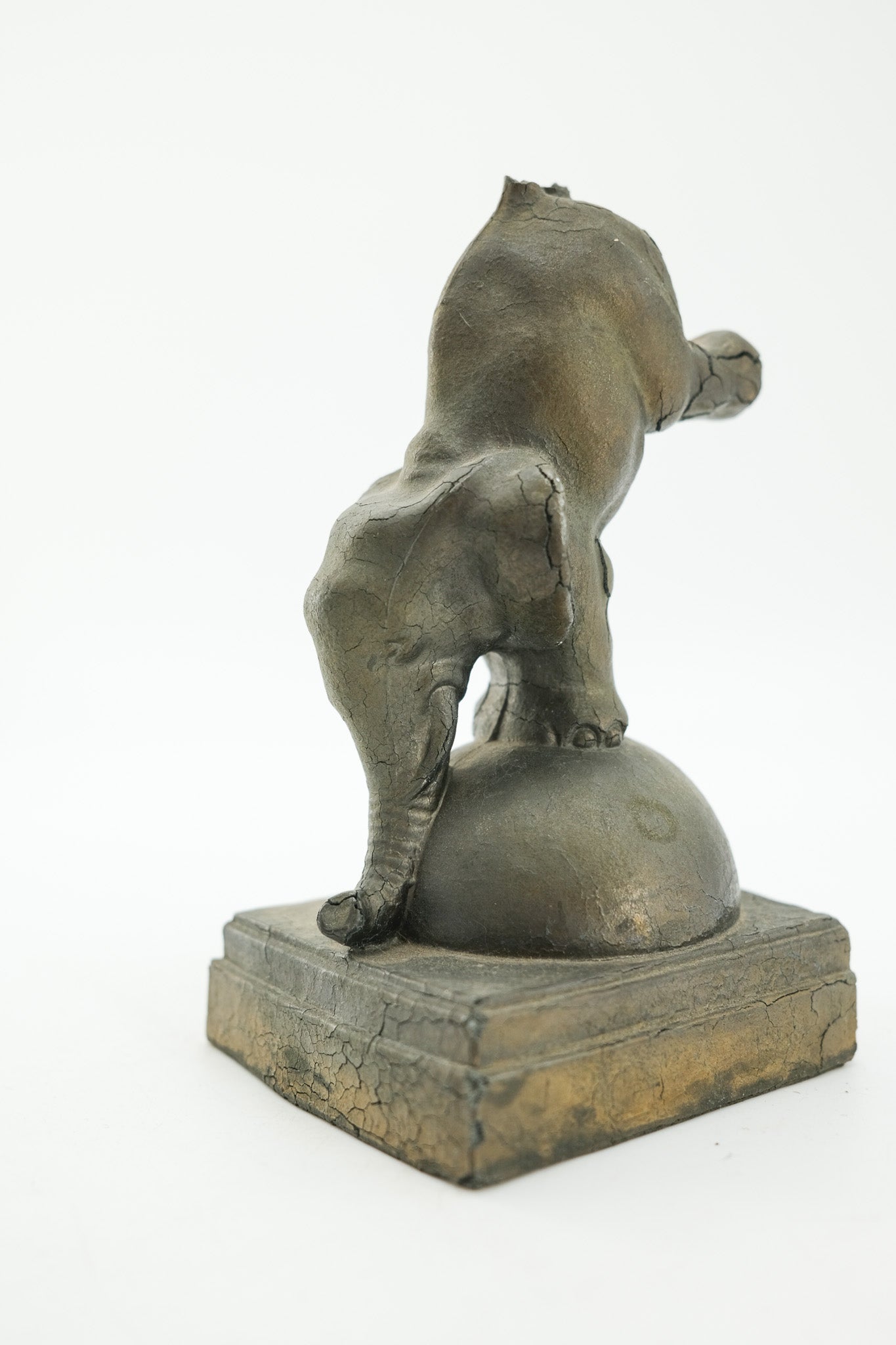 Elephant on Sphere Object / 玉乗りの象のオブジェ