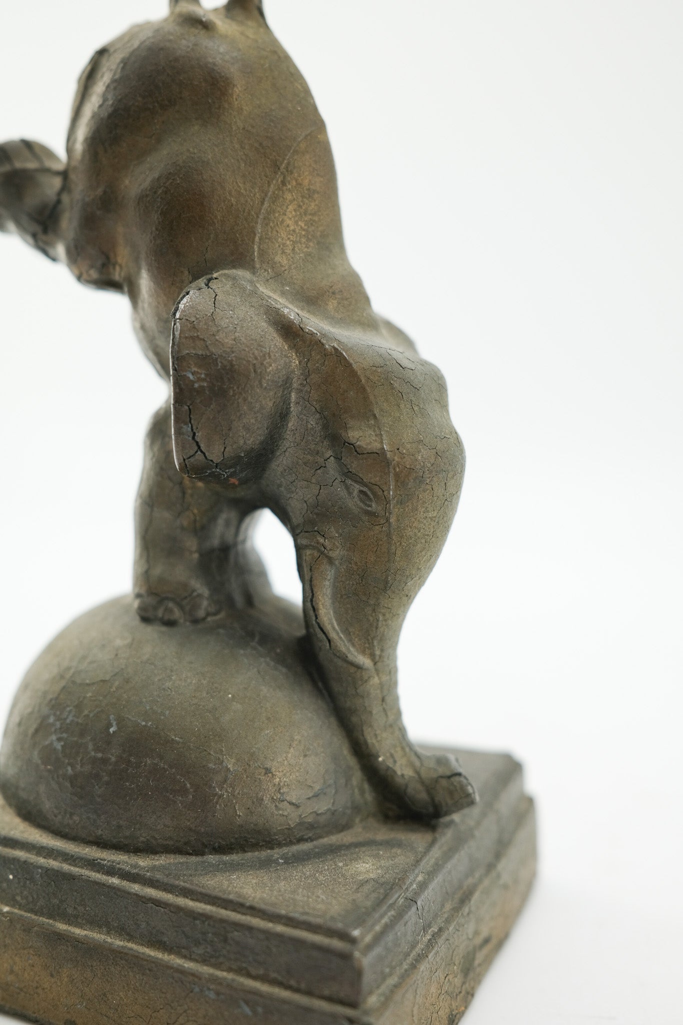 Elephant on Sphere Object / 玉乗りの象のオブジェ