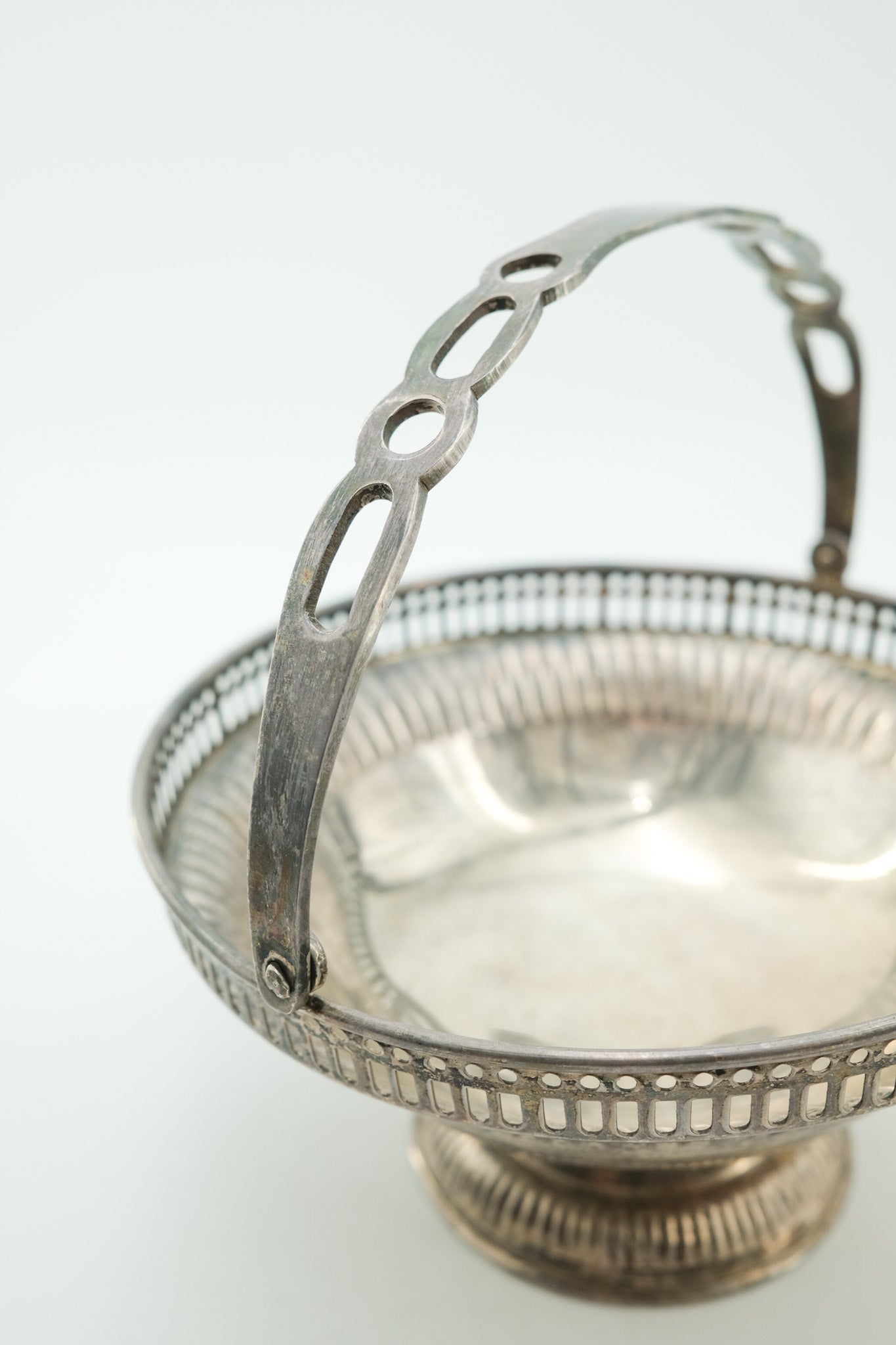 Silver-Plated Swing Handle Basket / シルバープレート スイングハンドル バスケット