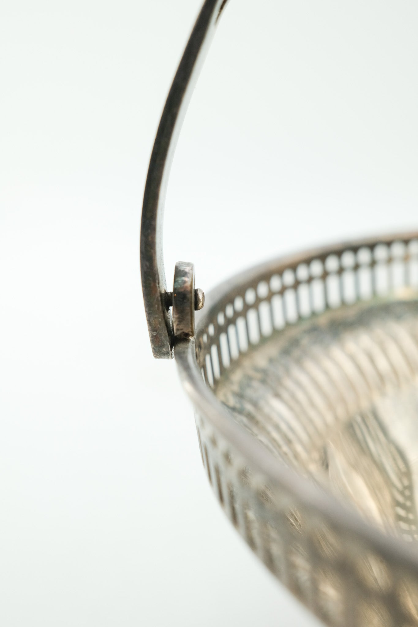 Silver-Plated Swing Handle Basket / シルバープレート スイングハンドル バスケット