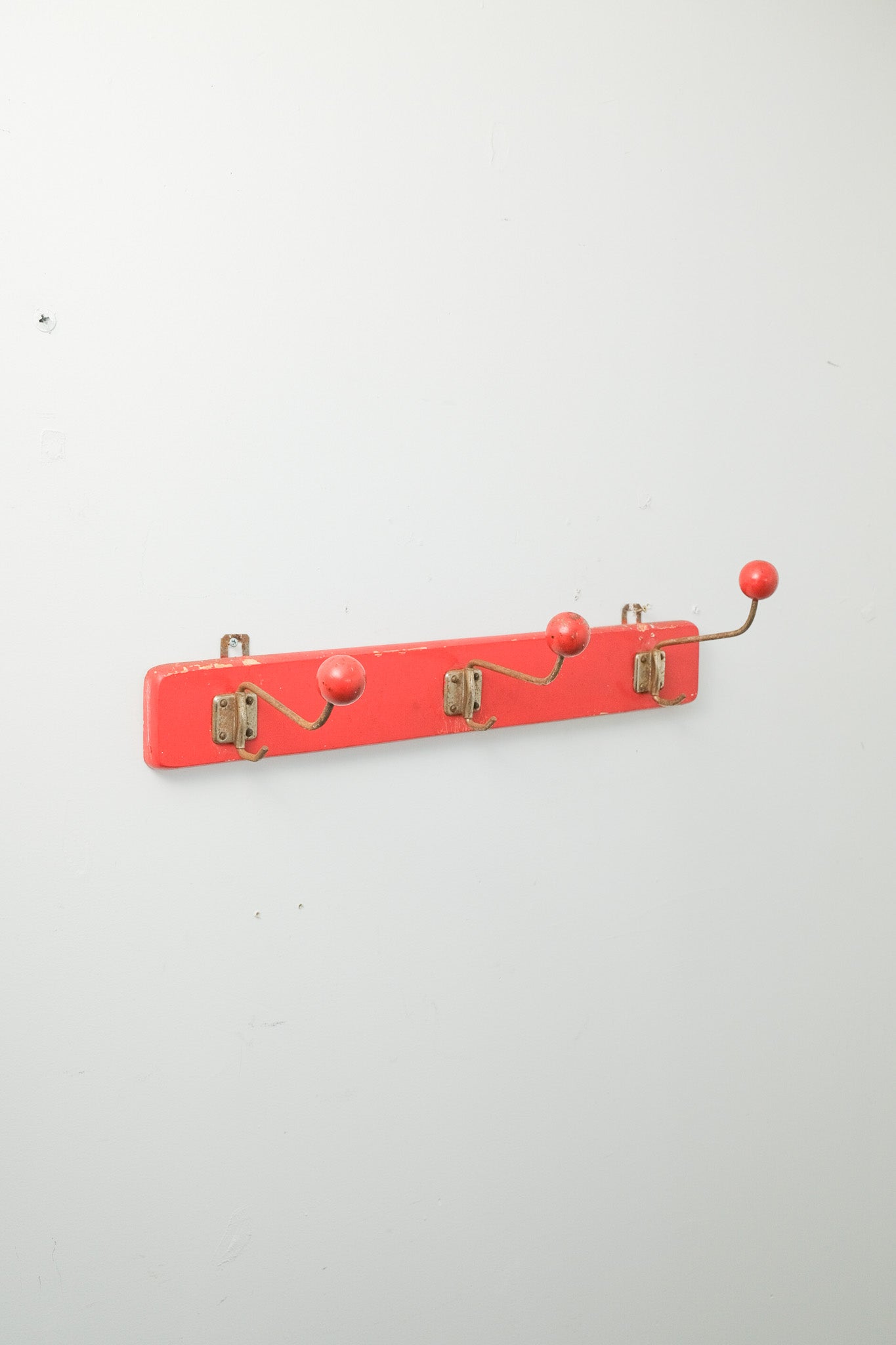 Red Wall-Mounted Coat Rack / 赤い壁付けコートラック
