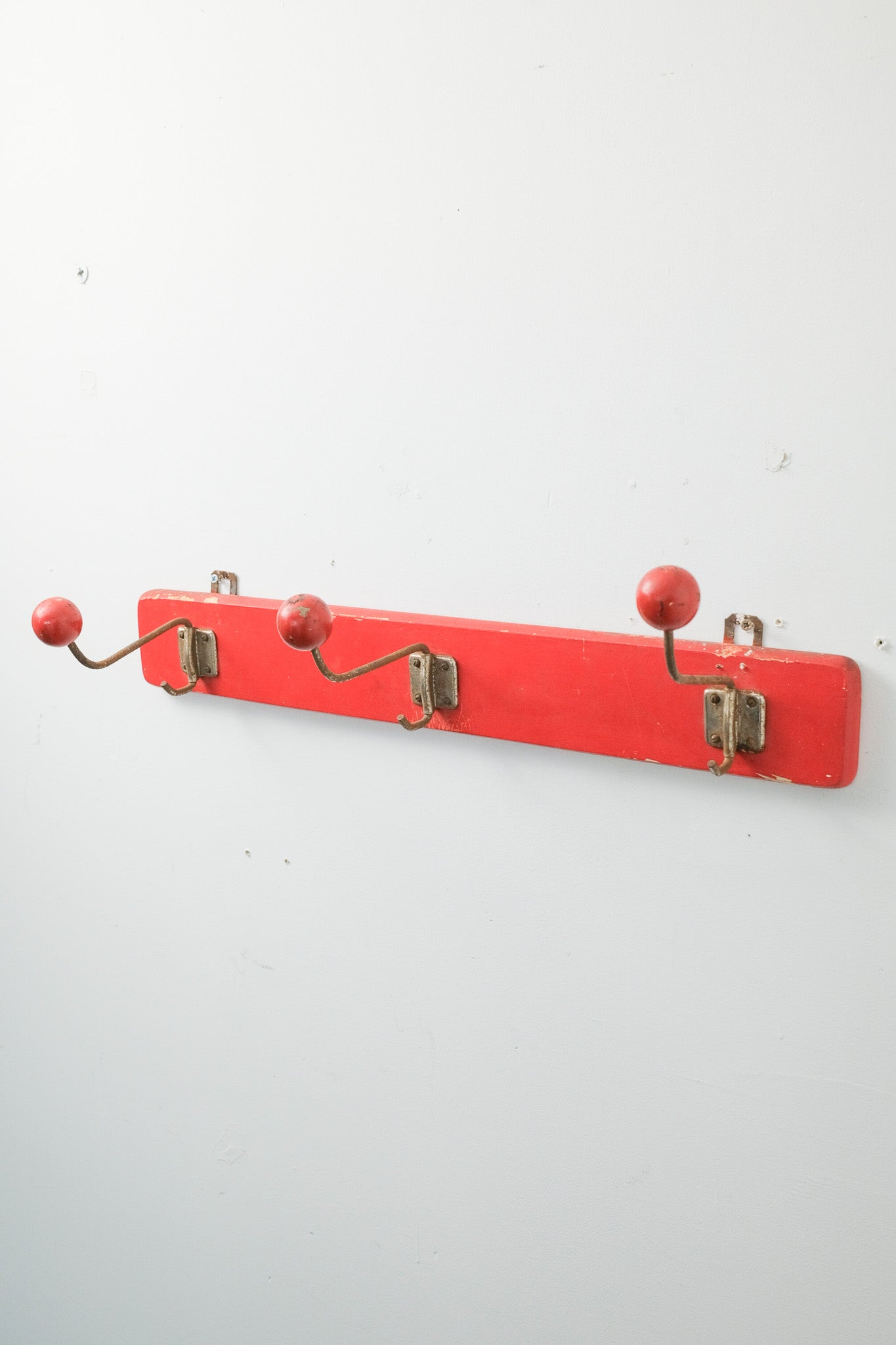 Red Wall-Mounted Coat Rack / 赤い壁付けコートラック