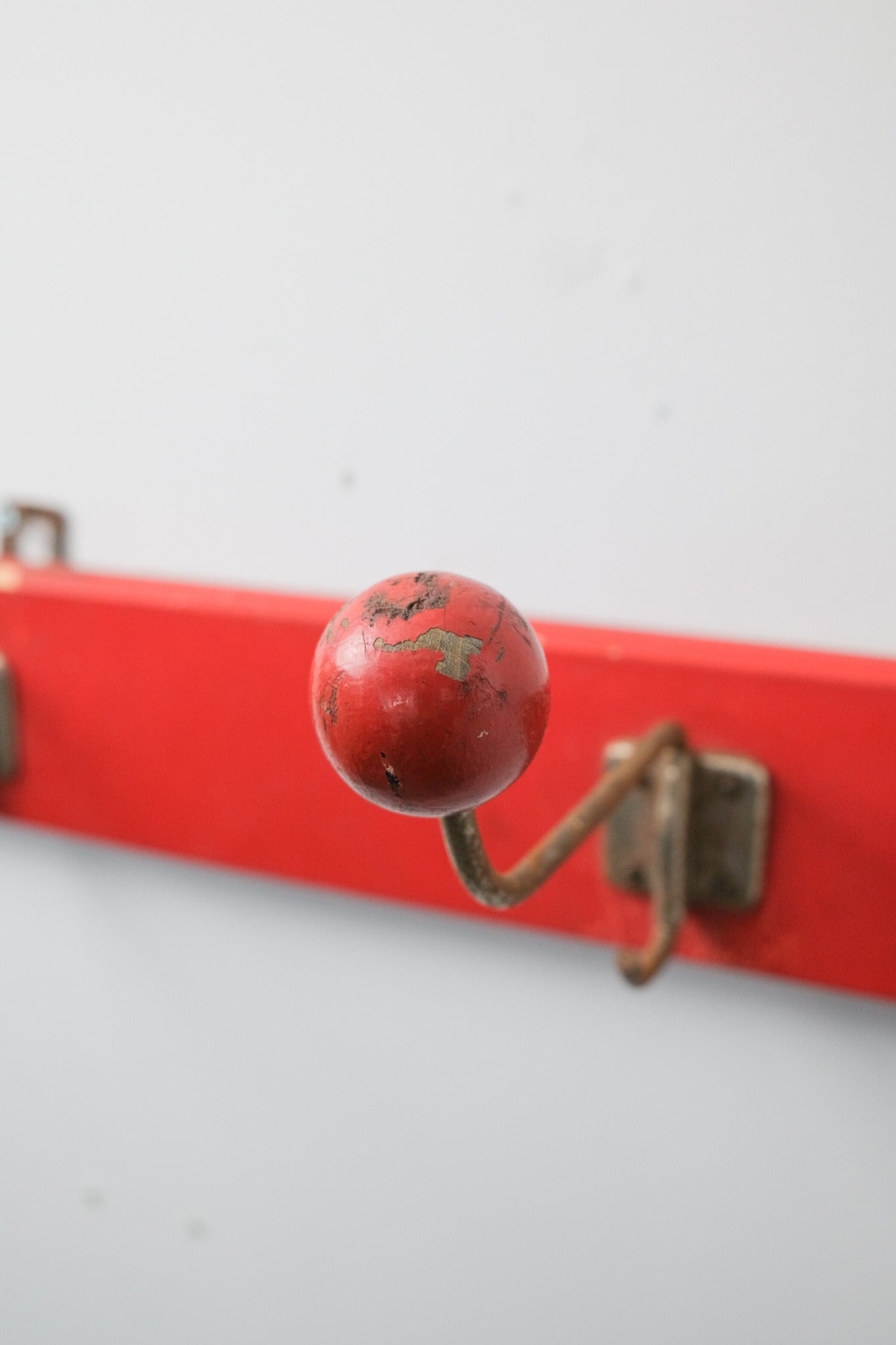 Red Wall-Mounted Coat Rack / 赤い壁付けコートラック
