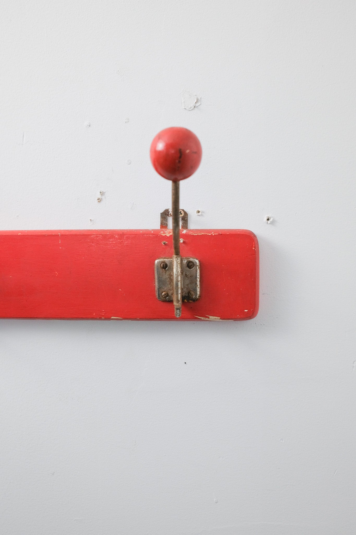 Red Wall-Mounted Coat Rack / 赤い壁付けコートラック