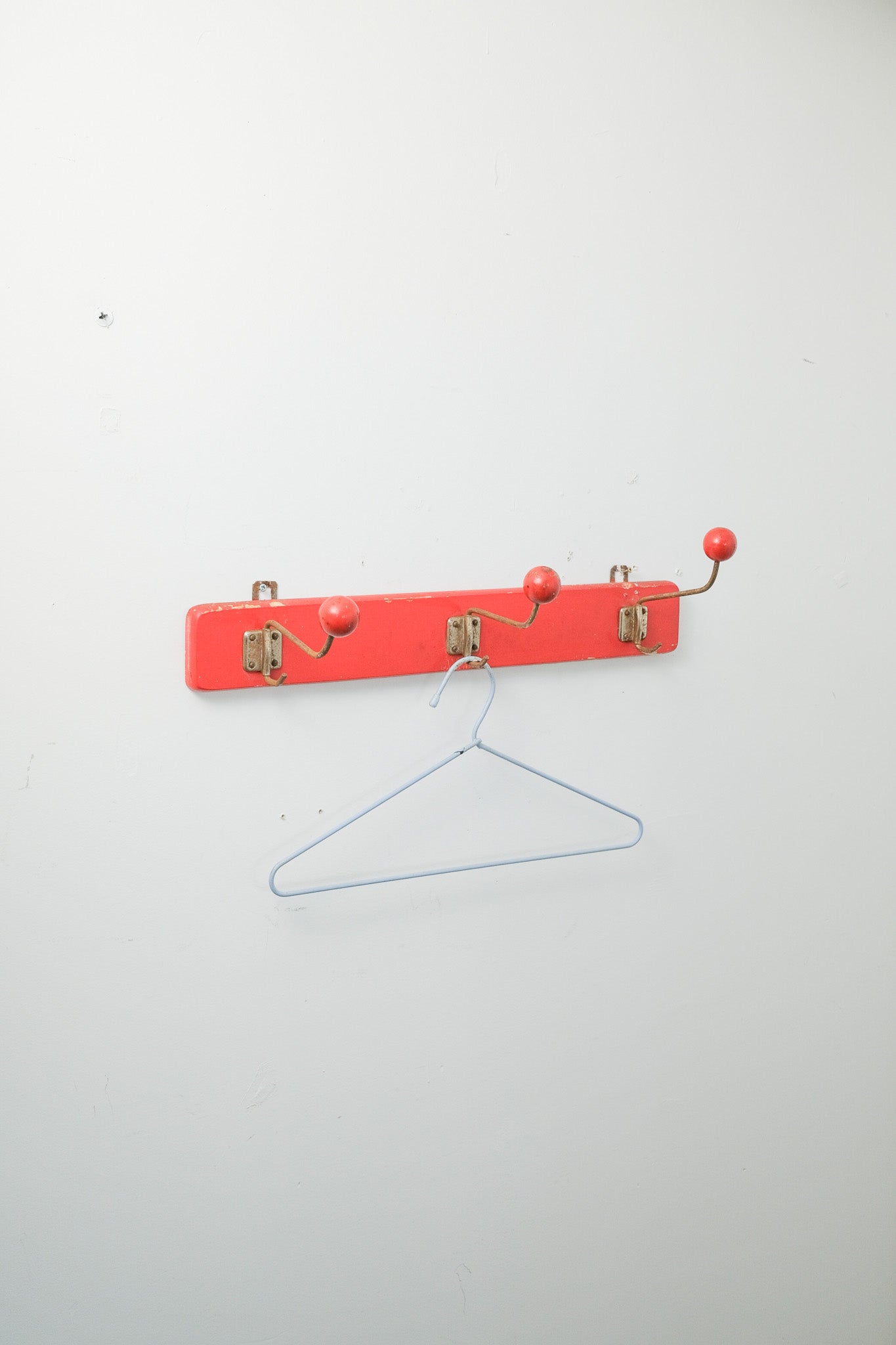 Red Wall-Mounted Coat Rack / 赤い壁付けコートラック