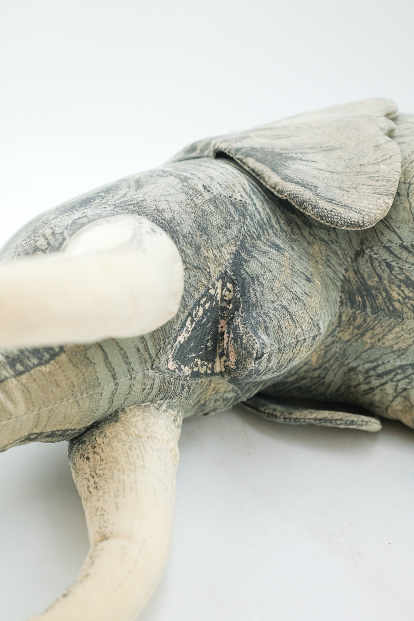 Elephant Plush / ゾウのぬいぐるみ