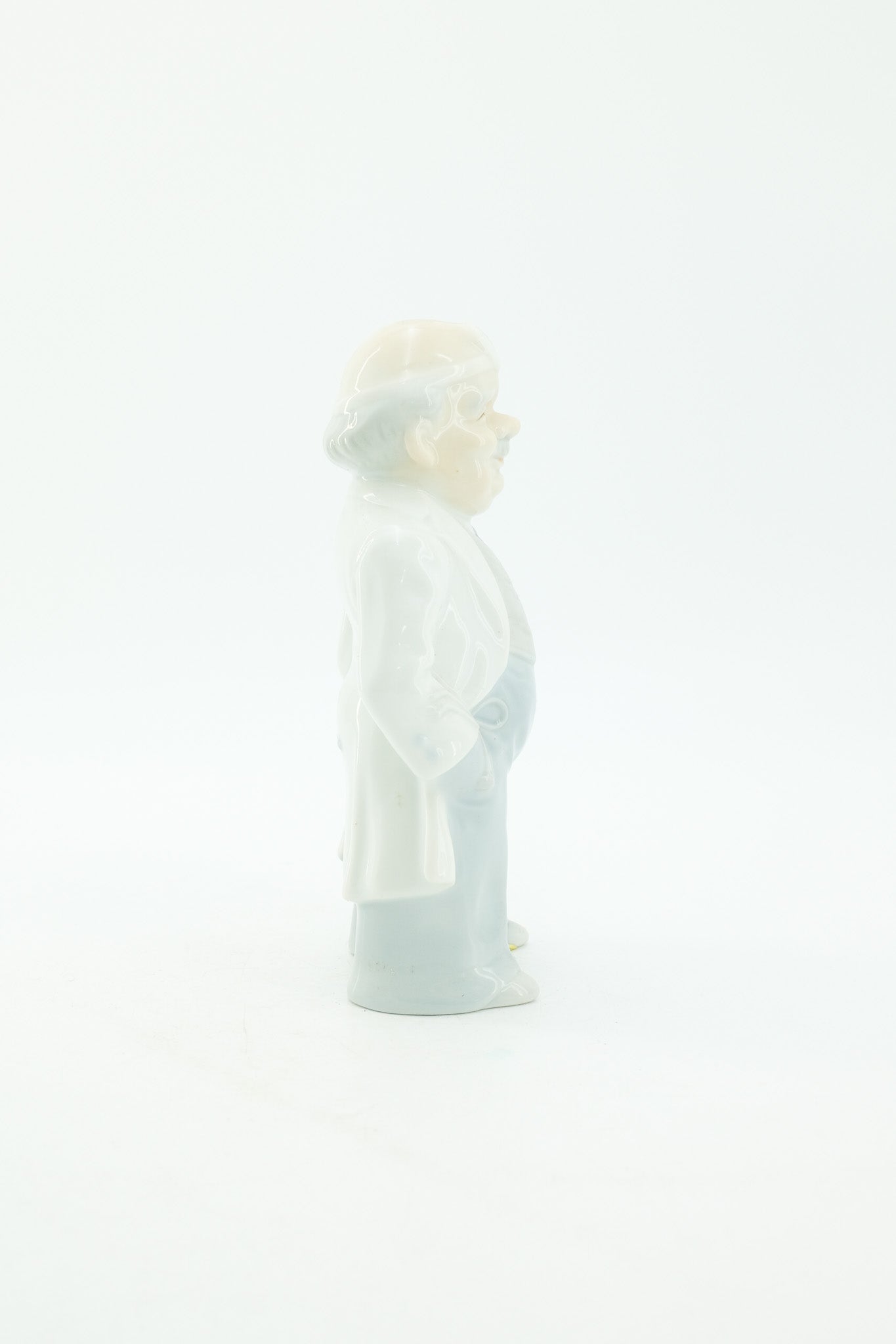 Doctor Porcelain Figurine / 陶器の医師の人形