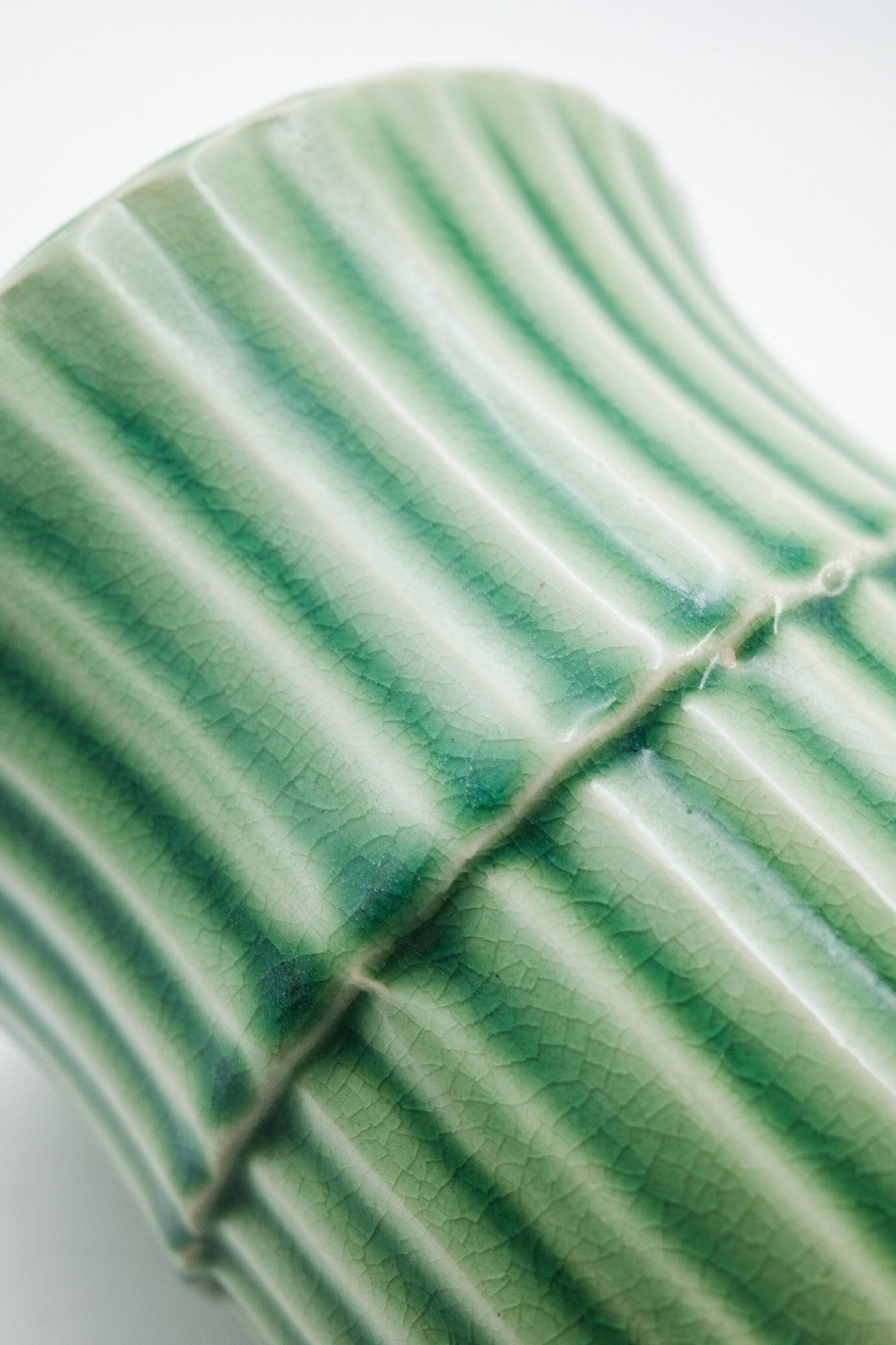 Vintage Ceramic Fluted Vase / ヴィンテージ セラミック フルーテッド フラワーベース