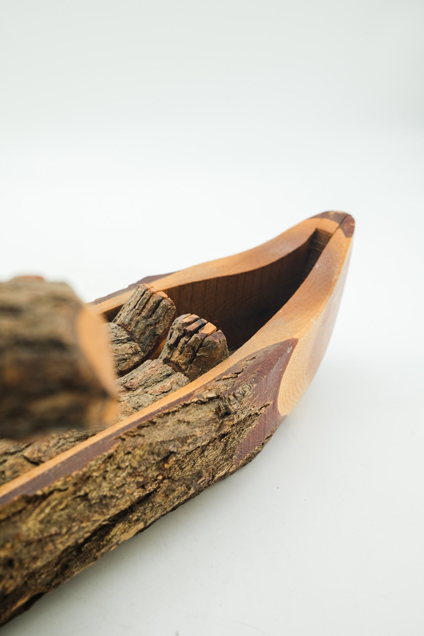 Bear on a Boat Wood Carving / ボートを漕ぐクマの木彫りオブジェ