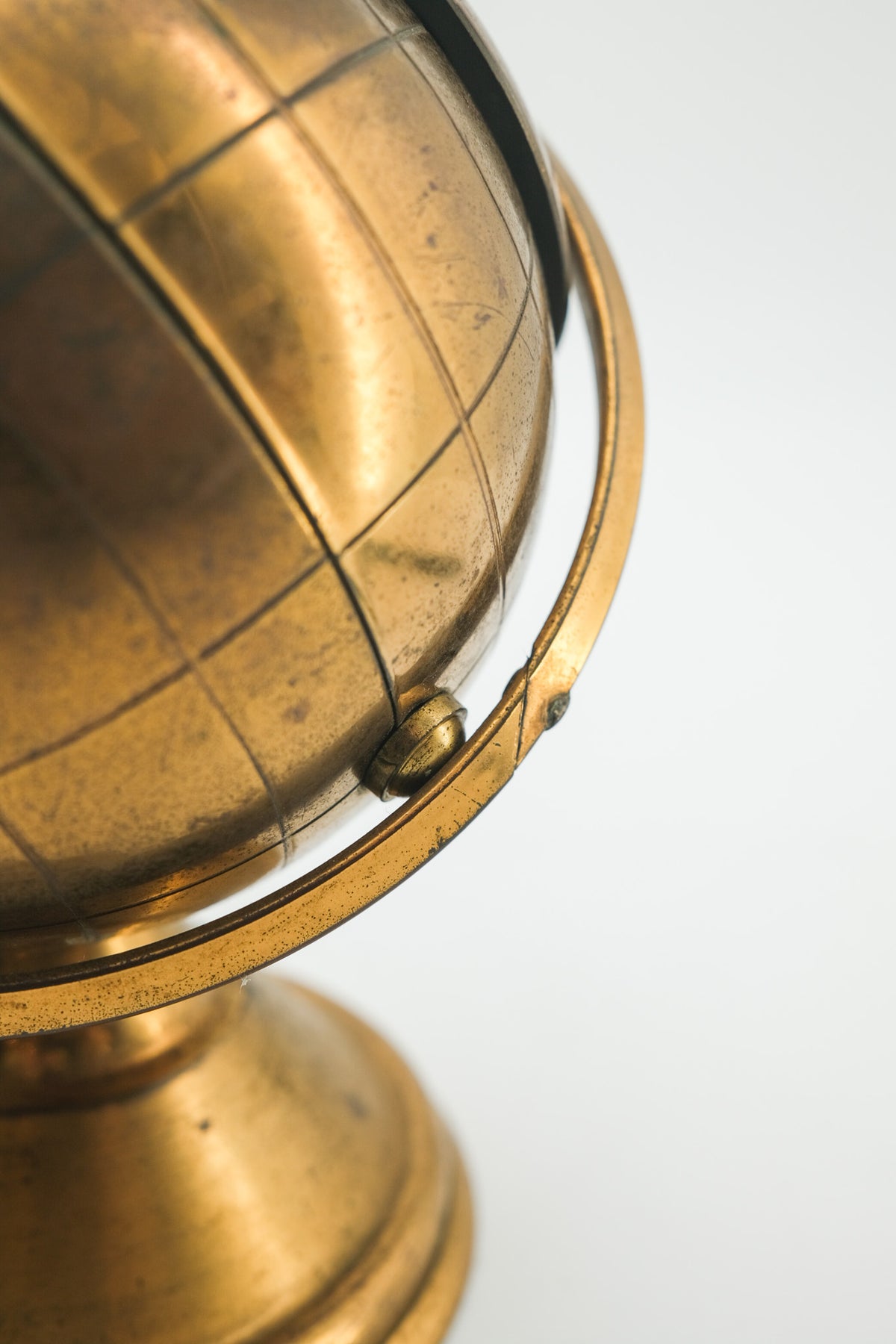 Globe Shaped Brass Cigarette Holder / 真鍮製 地球儀型 シガレットホルダー