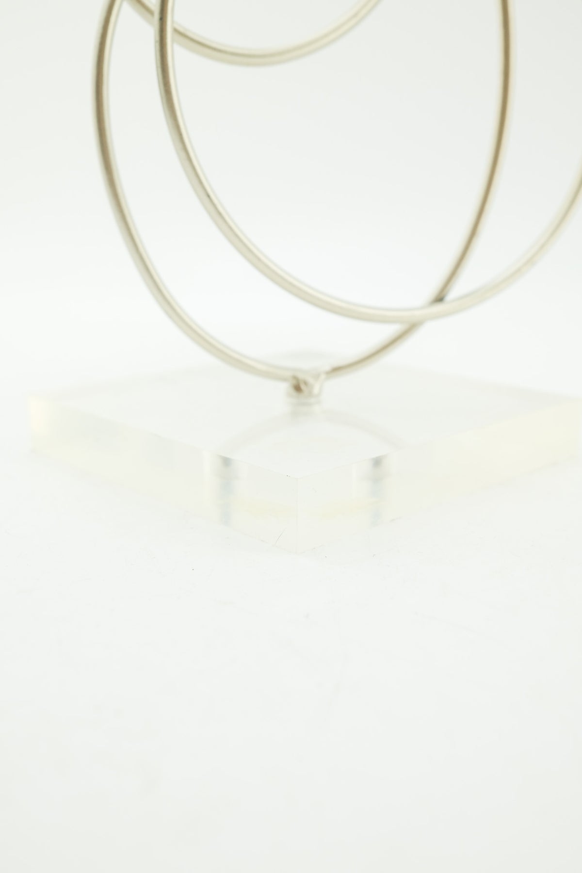 Wire Abstract Object with Acrylic Base / ワイヤー抽象オブジェ アクリル台座